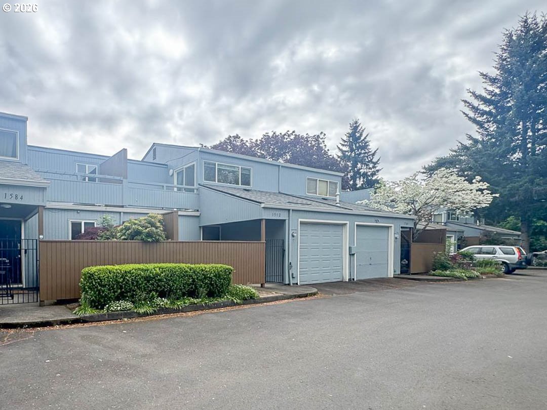 1572 NW TANASBROOK CT