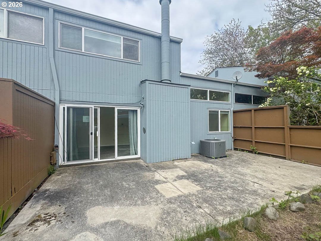 1572 NW TANASBROOK CT