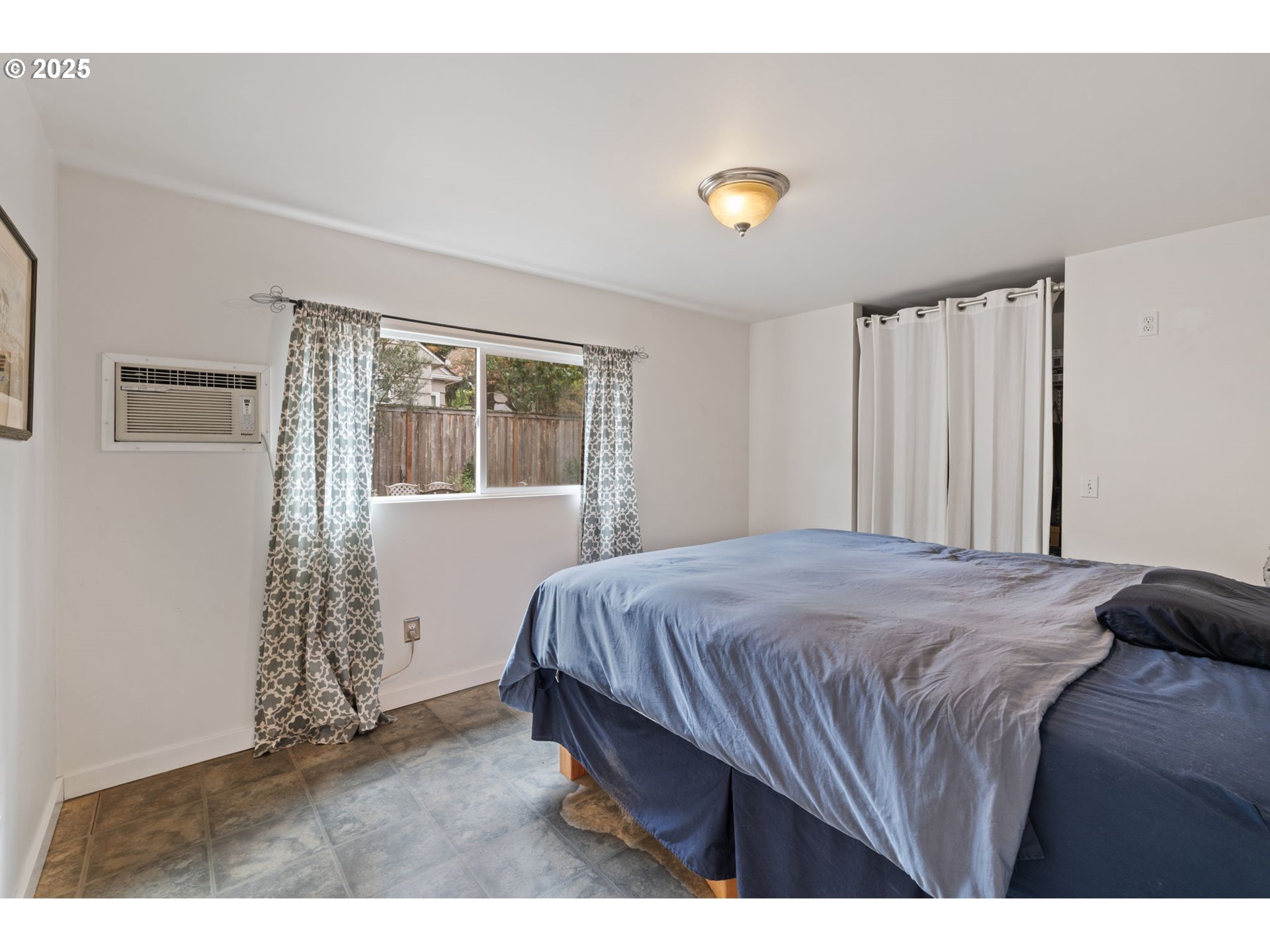 9342 N SAINT JOHNS AVE