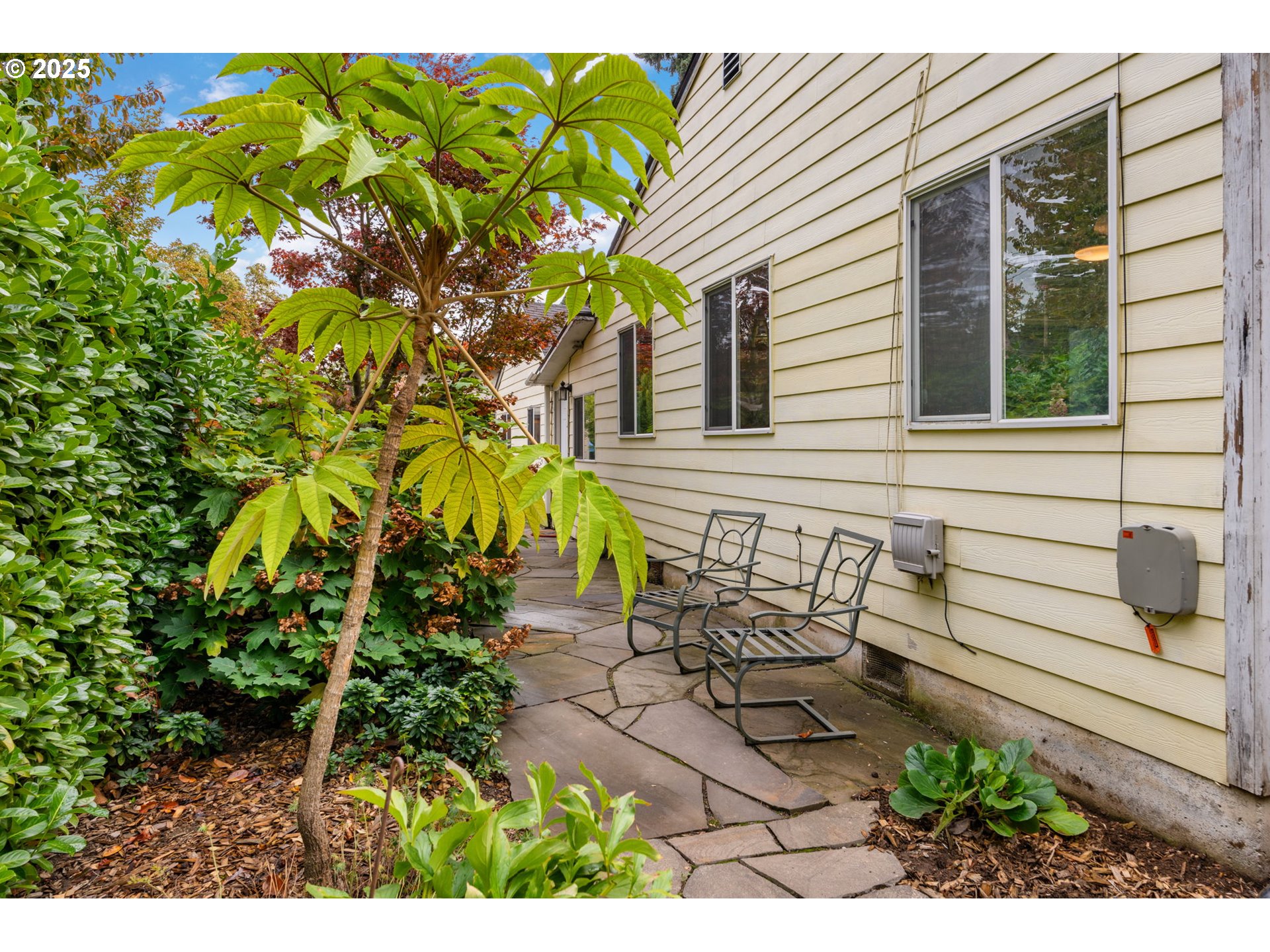 9342 N SAINT JOHNS AVE