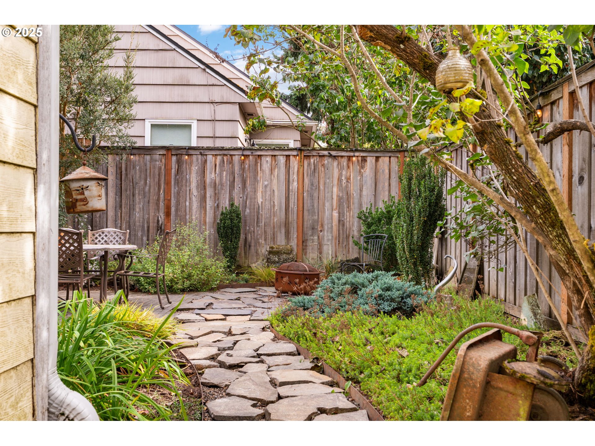 9342 N SAINT JOHNS AVE