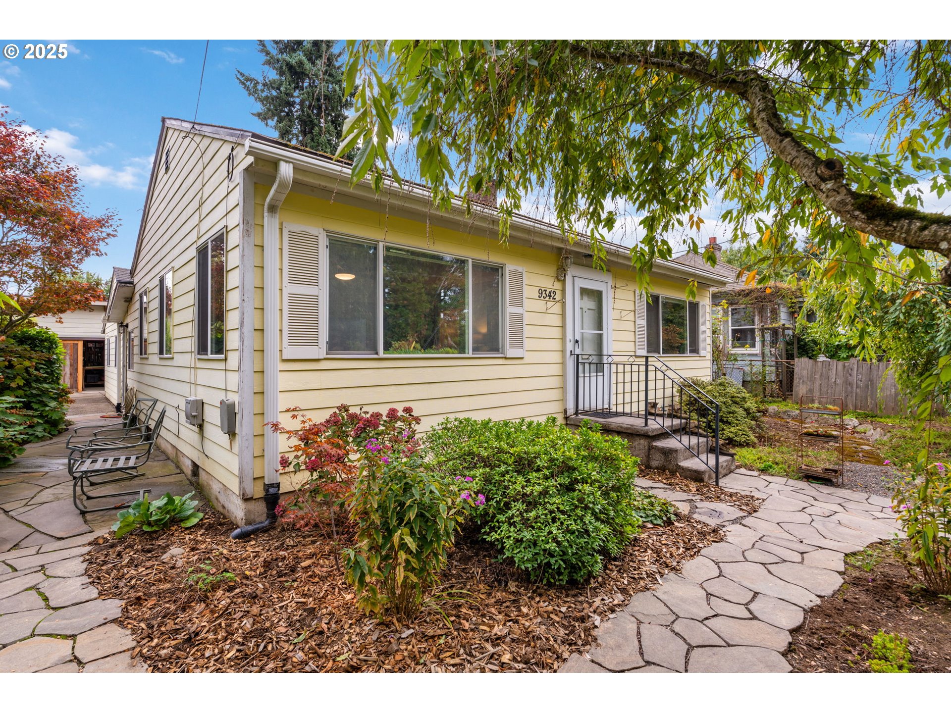 9342 N SAINT JOHNS AVE