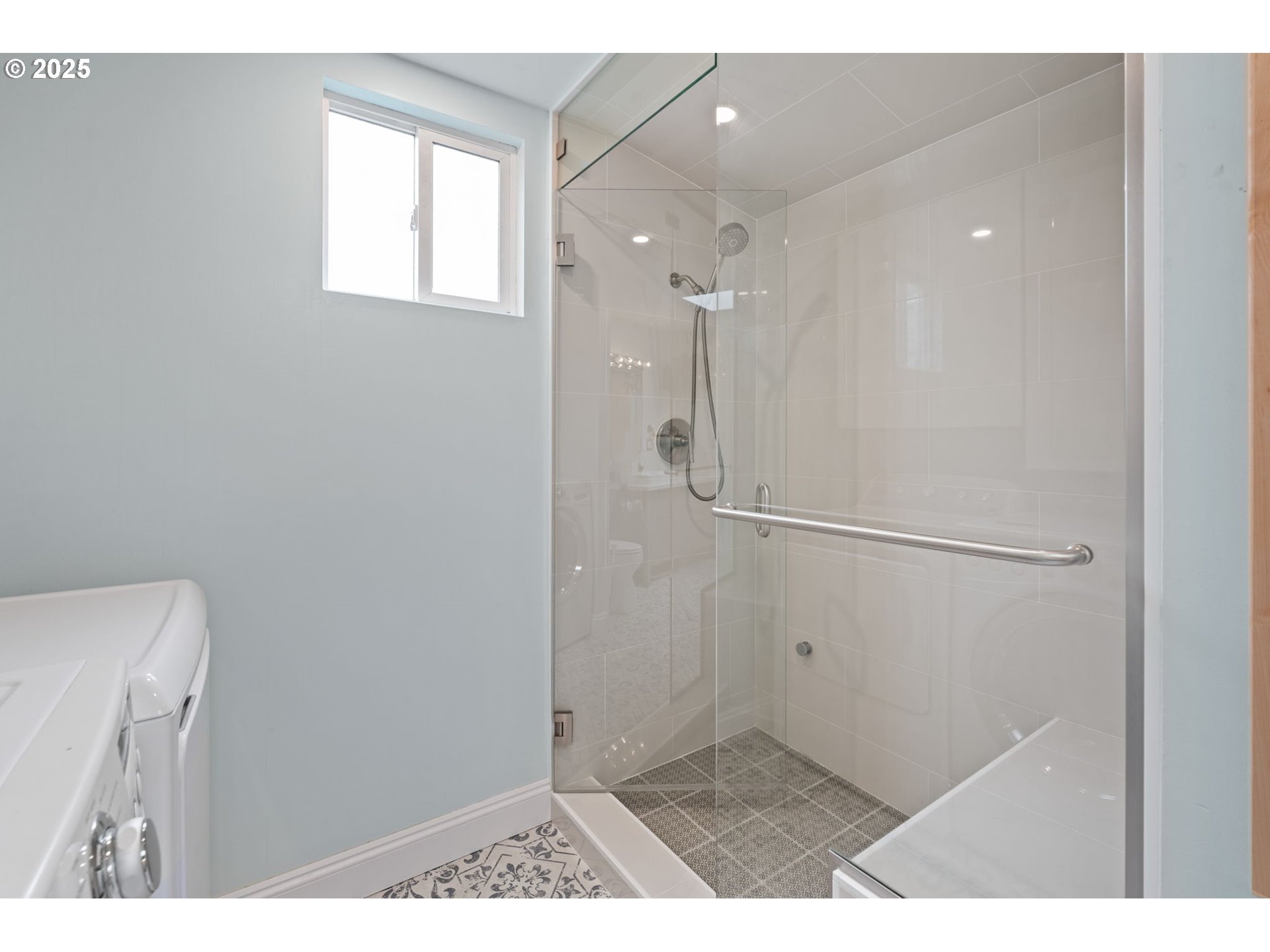 9342 N SAINT JOHNS AVE