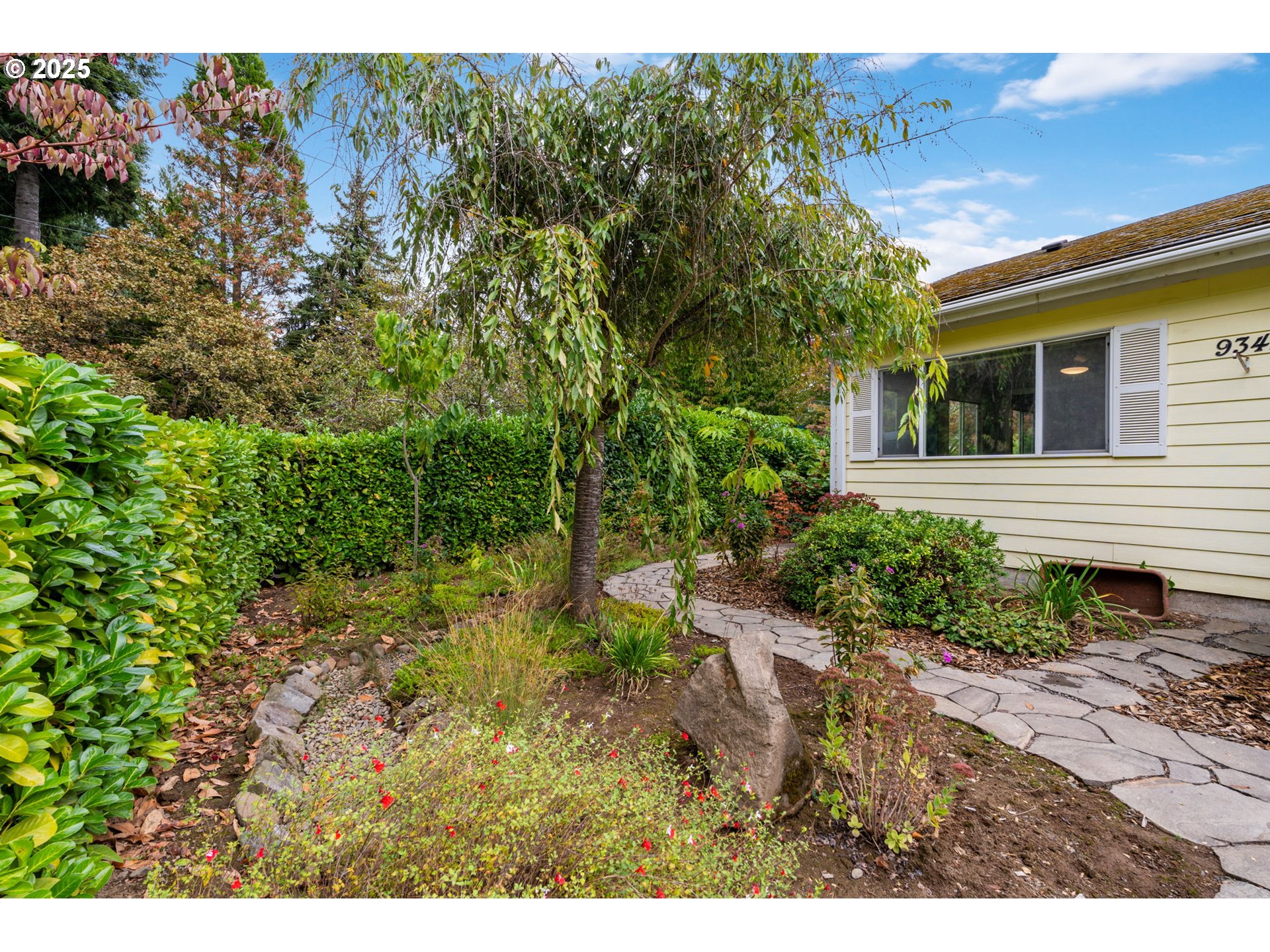 9342 N SAINT JOHNS AVE