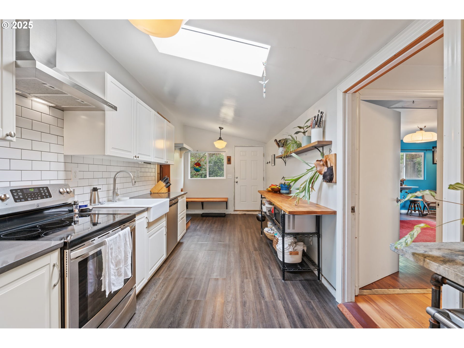 9342 N SAINT JOHNS AVE