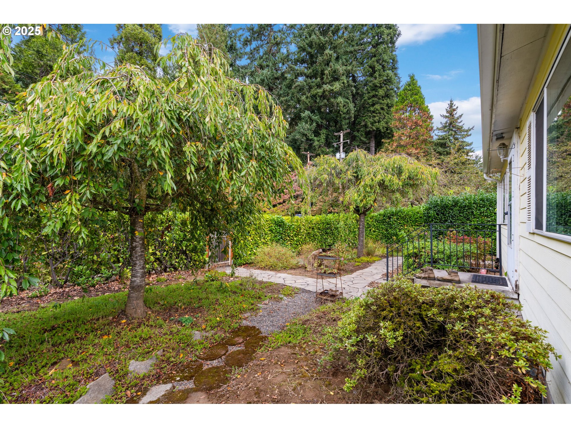 9342 N SAINT JOHNS AVE