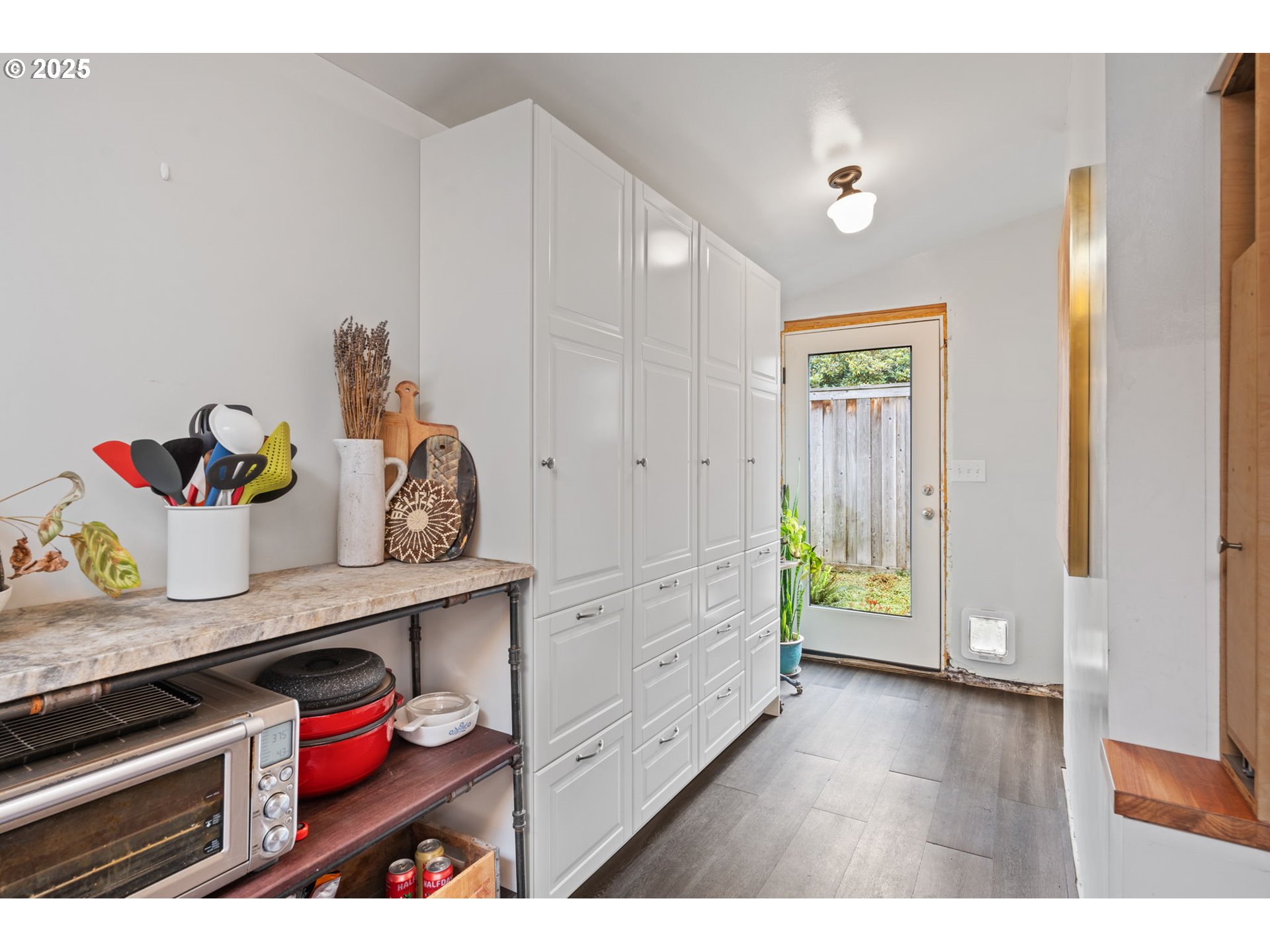 9342 N SAINT JOHNS AVE