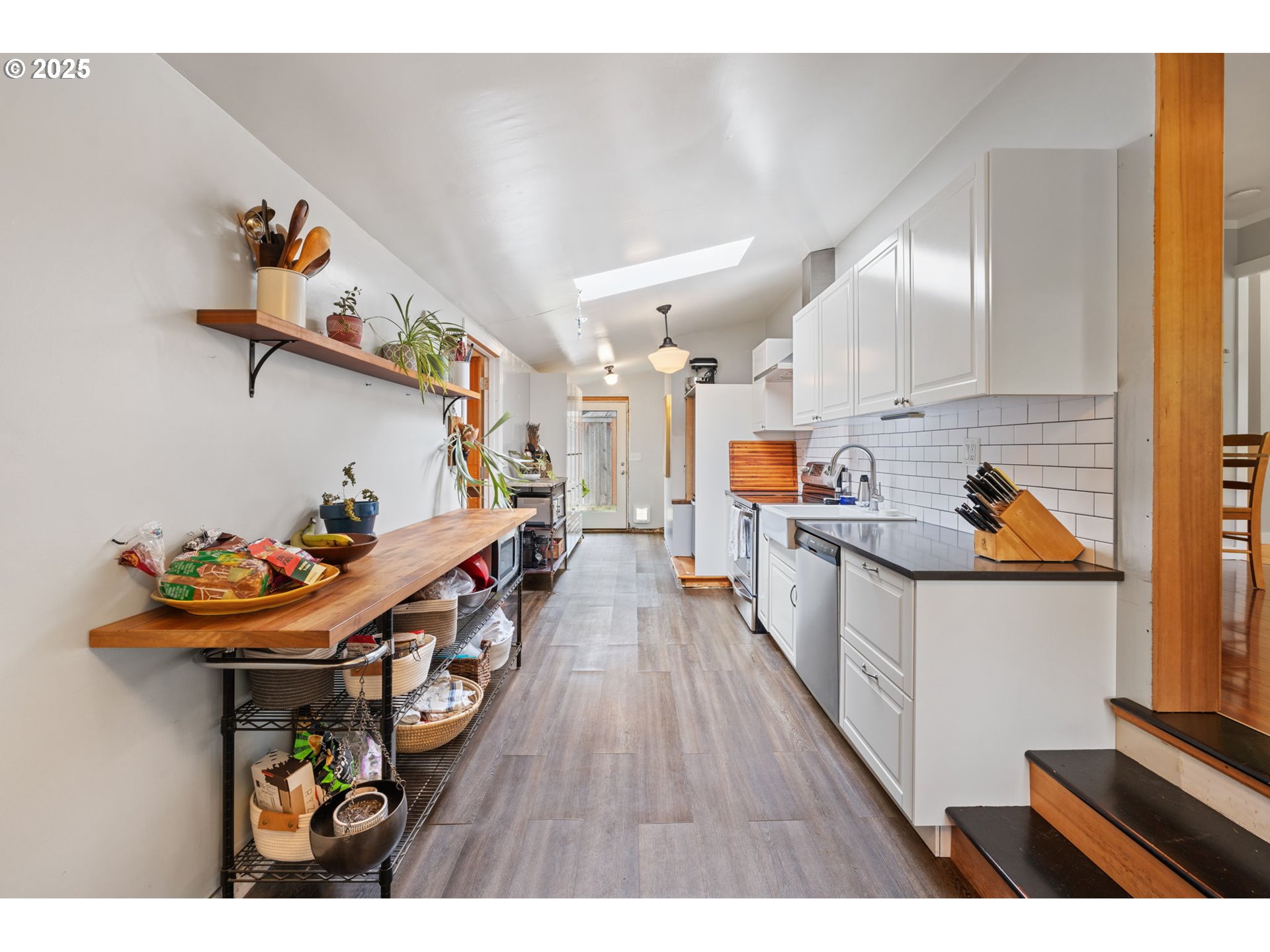 9342 N SAINT JOHNS AVE