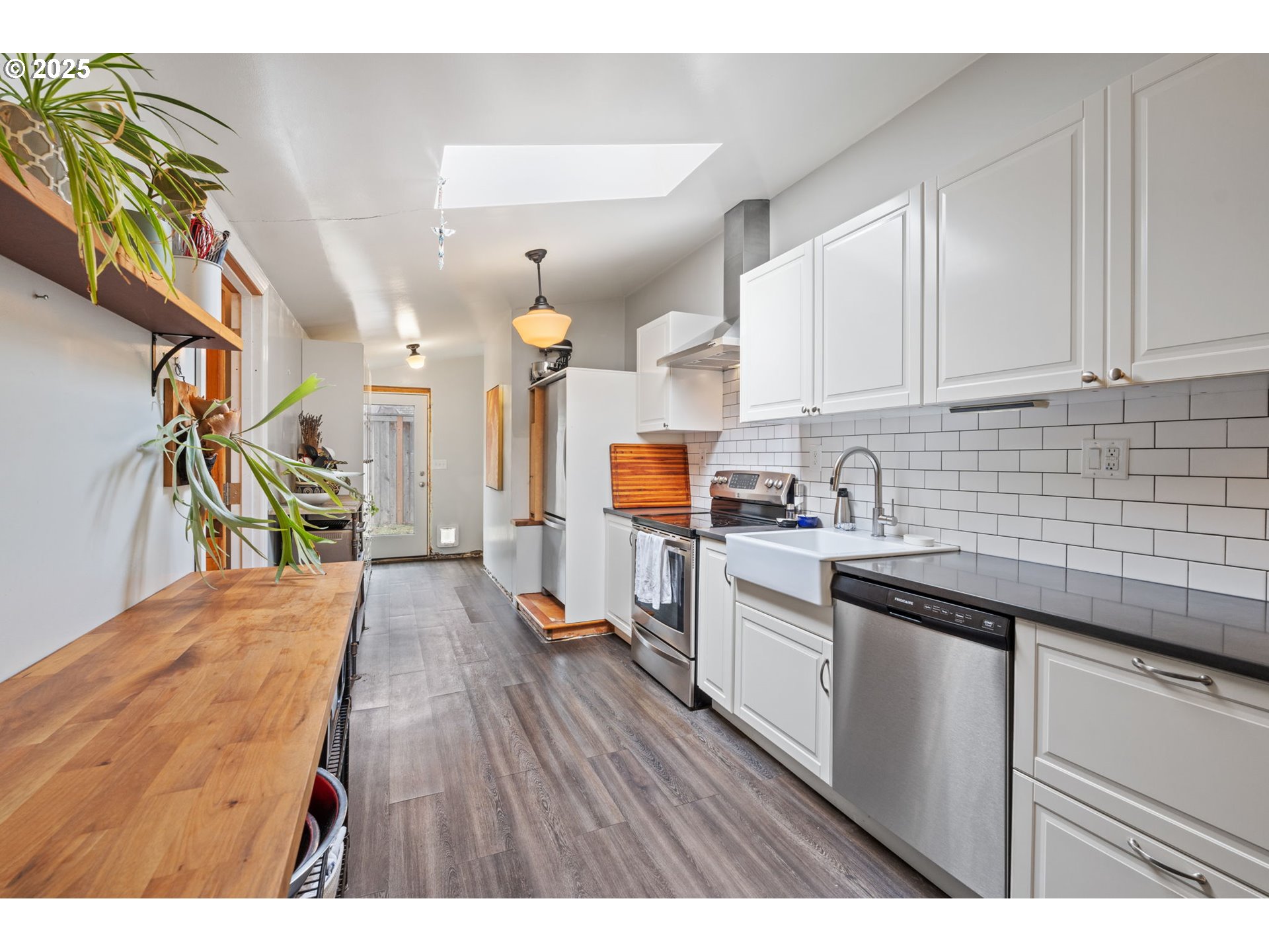 9342 N SAINT JOHNS AVE