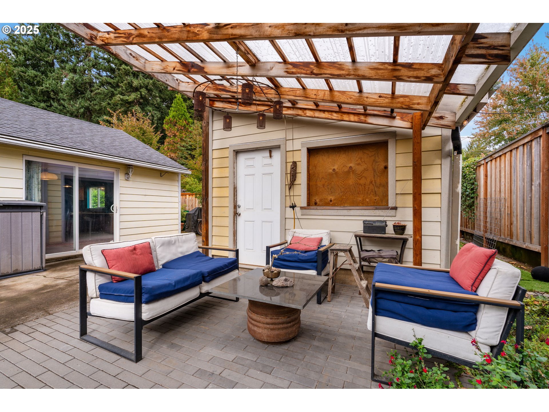 9342 N SAINT JOHNS AVE