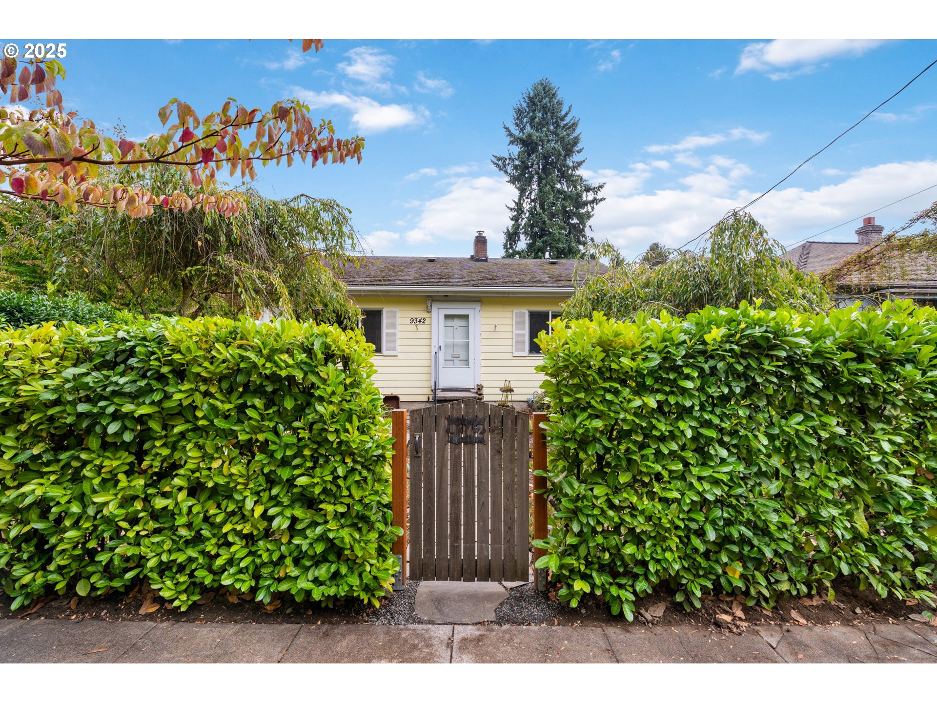 9342 N SAINT JOHNS AVE