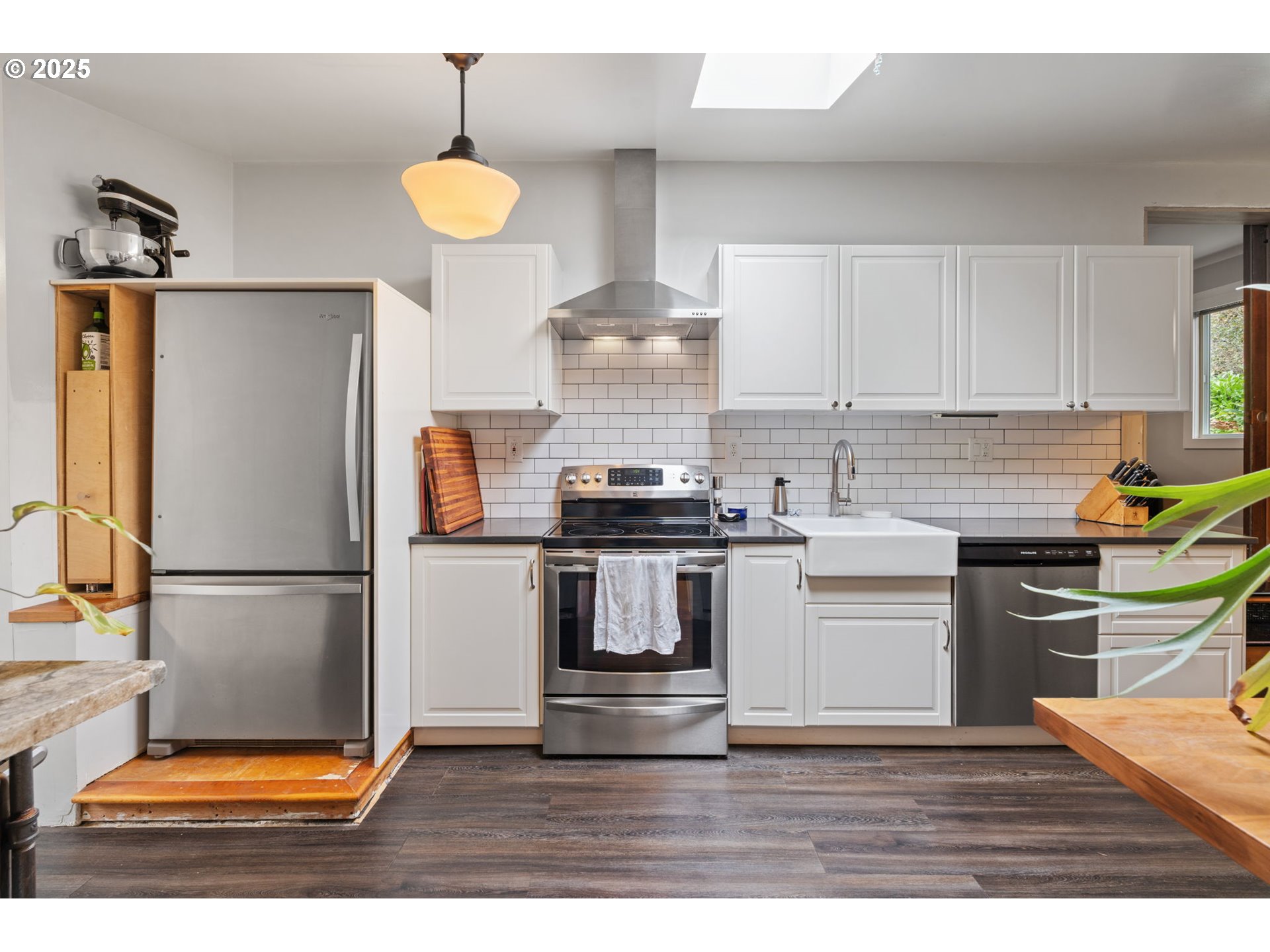 9342 N SAINT JOHNS AVE