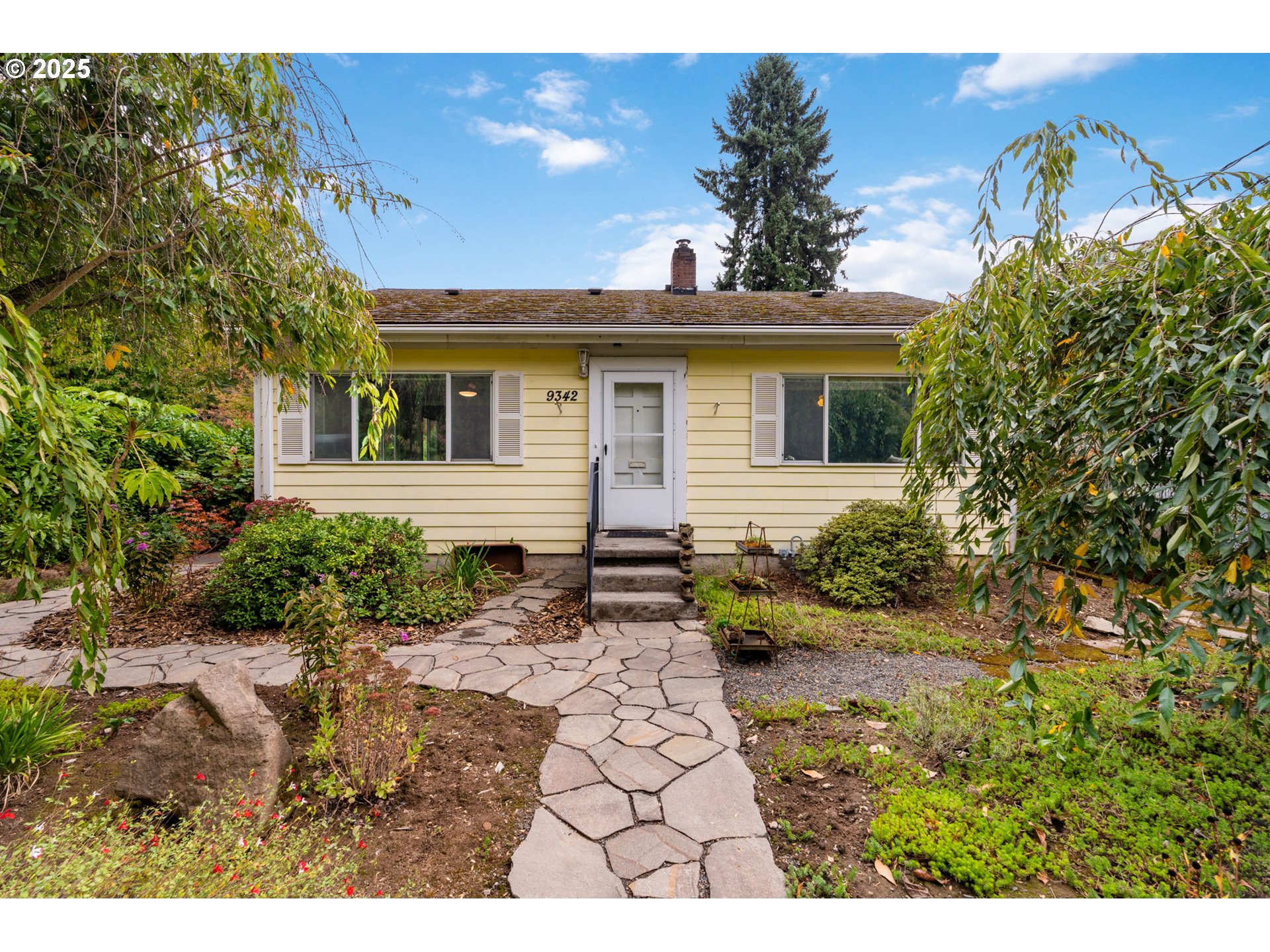 9342 N SAINT JOHNS AVE