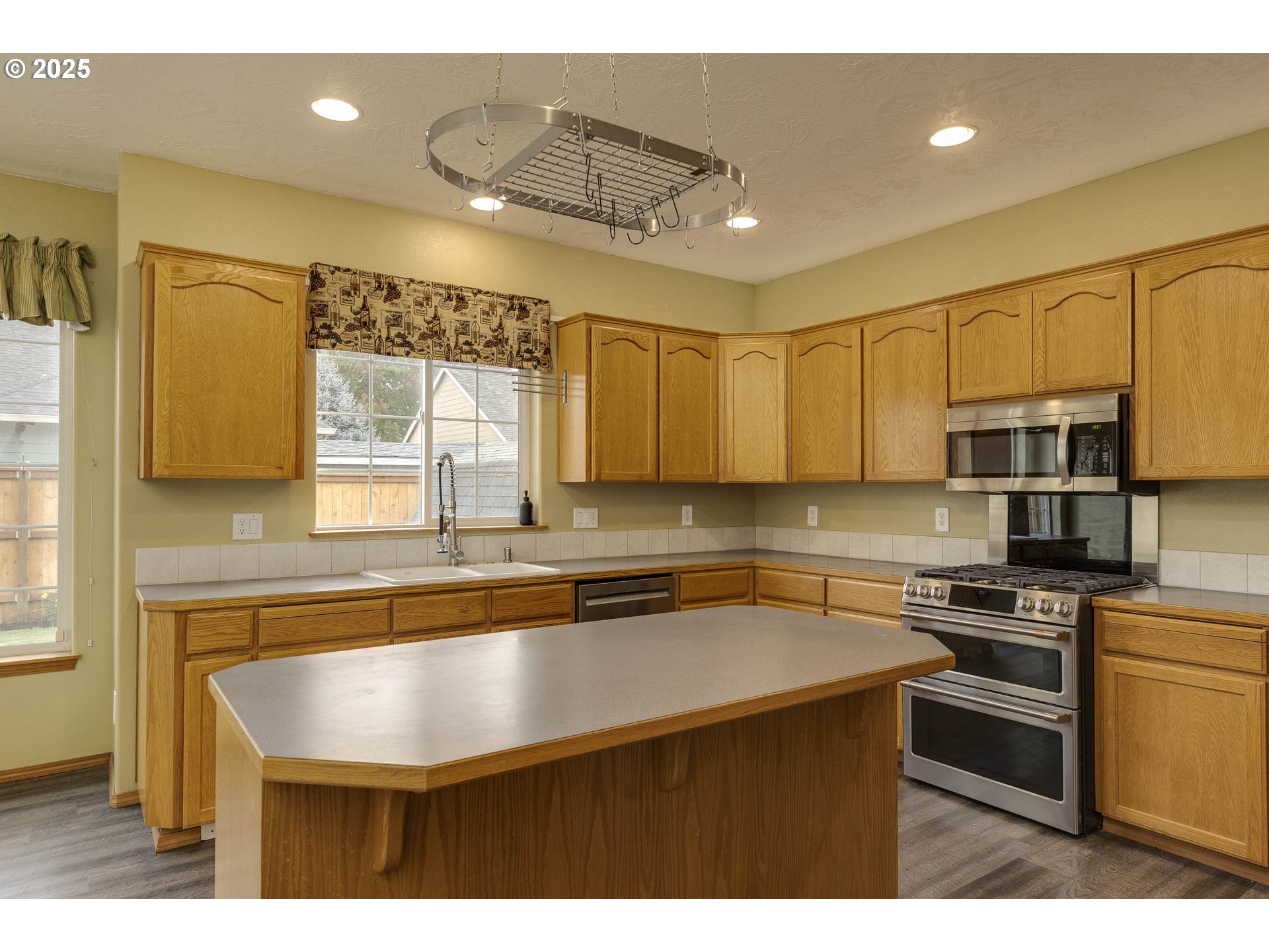 2390 NW GRENFELL LOOP, McMinnville