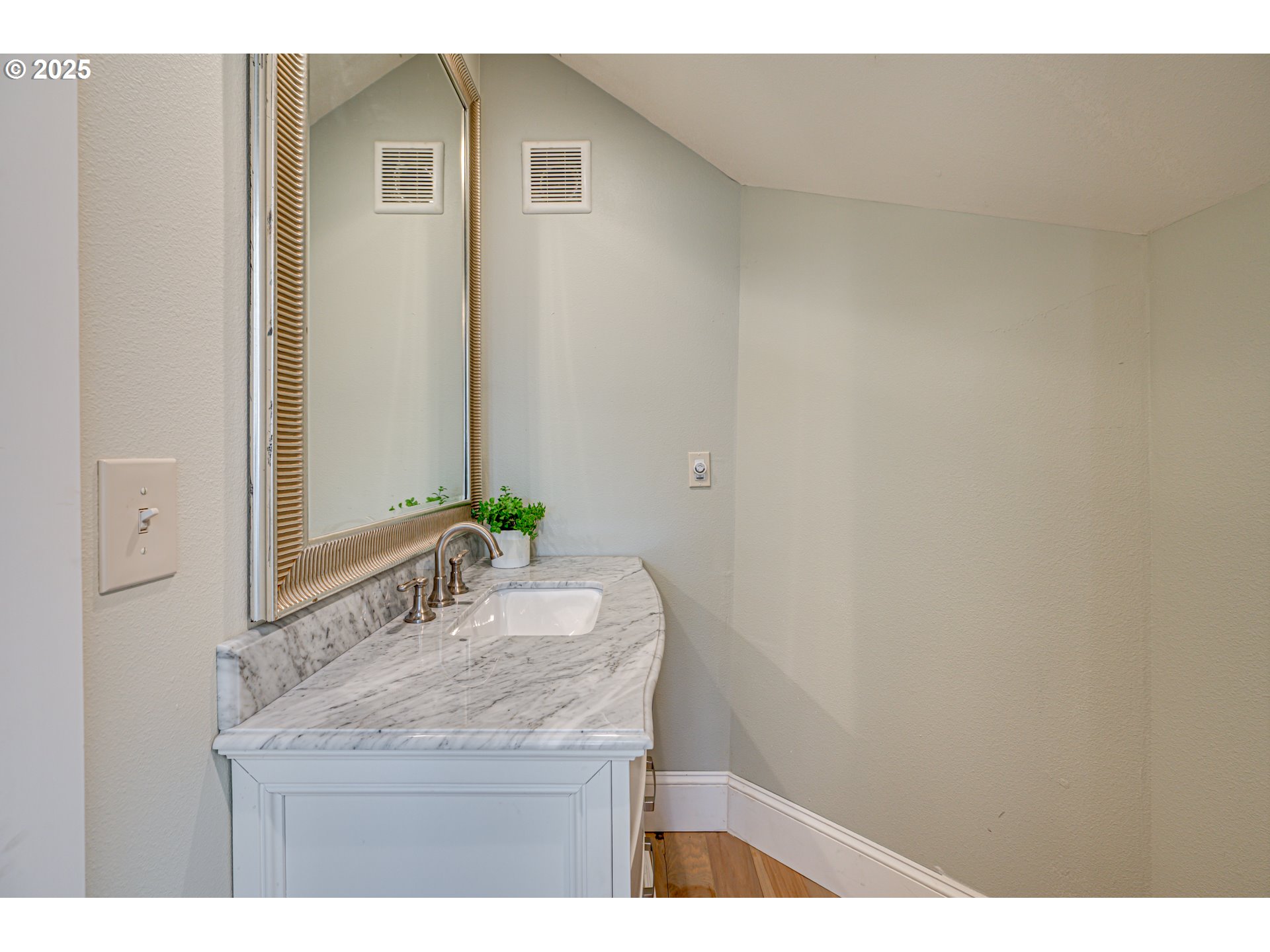 22796 SE GEORGIA LEE LN