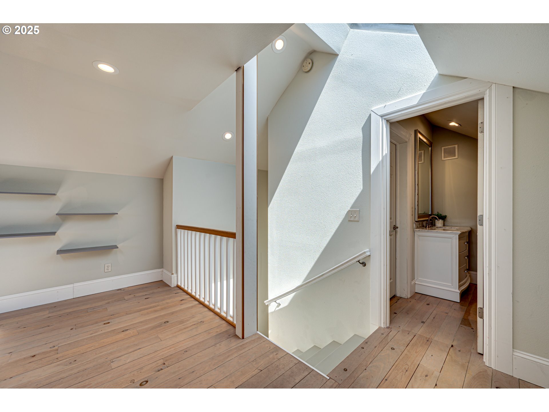 22796 SE GEORGIA LEE LN