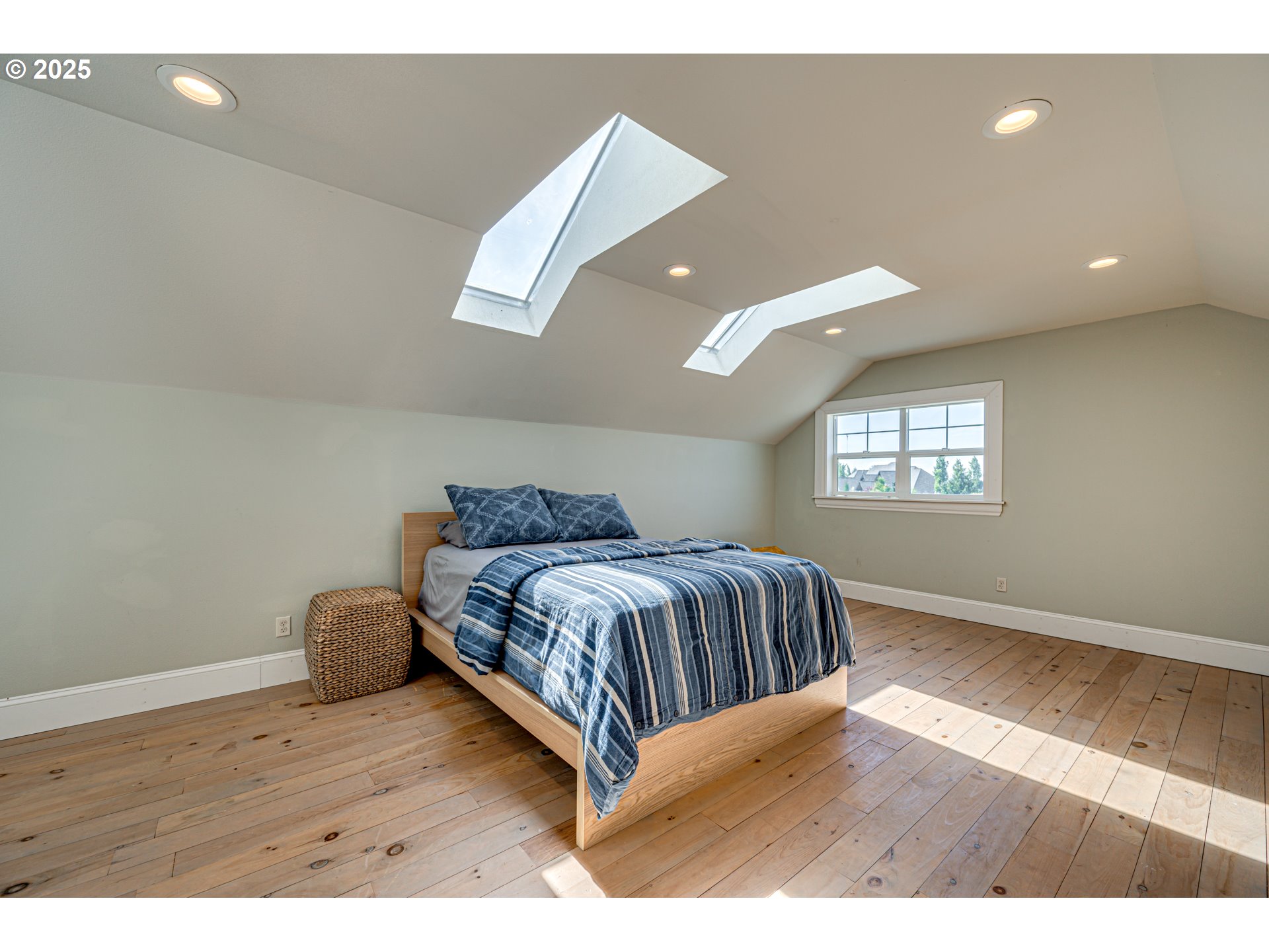 22796 SE GEORGIA LEE LN