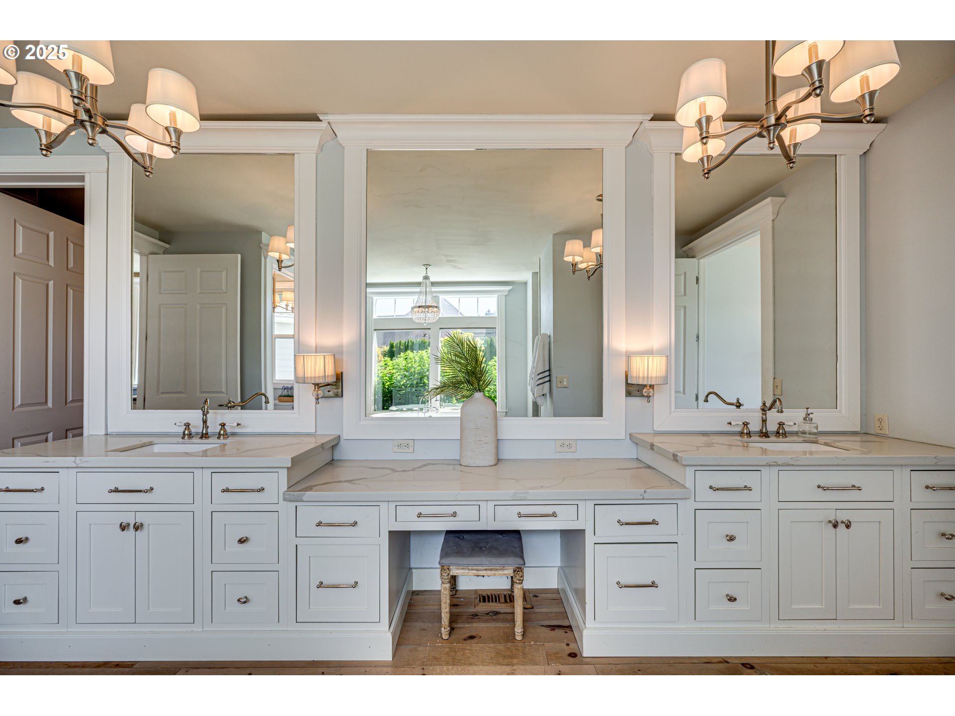 22796 SE GEORGIA LEE LN