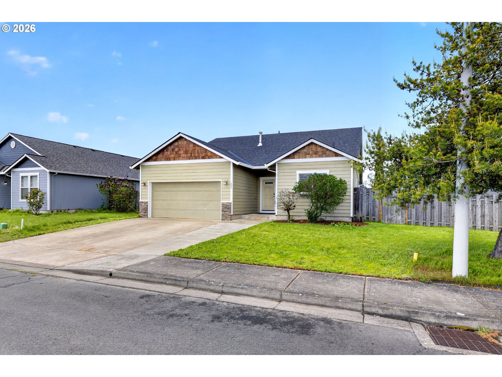 898 JAMES DR