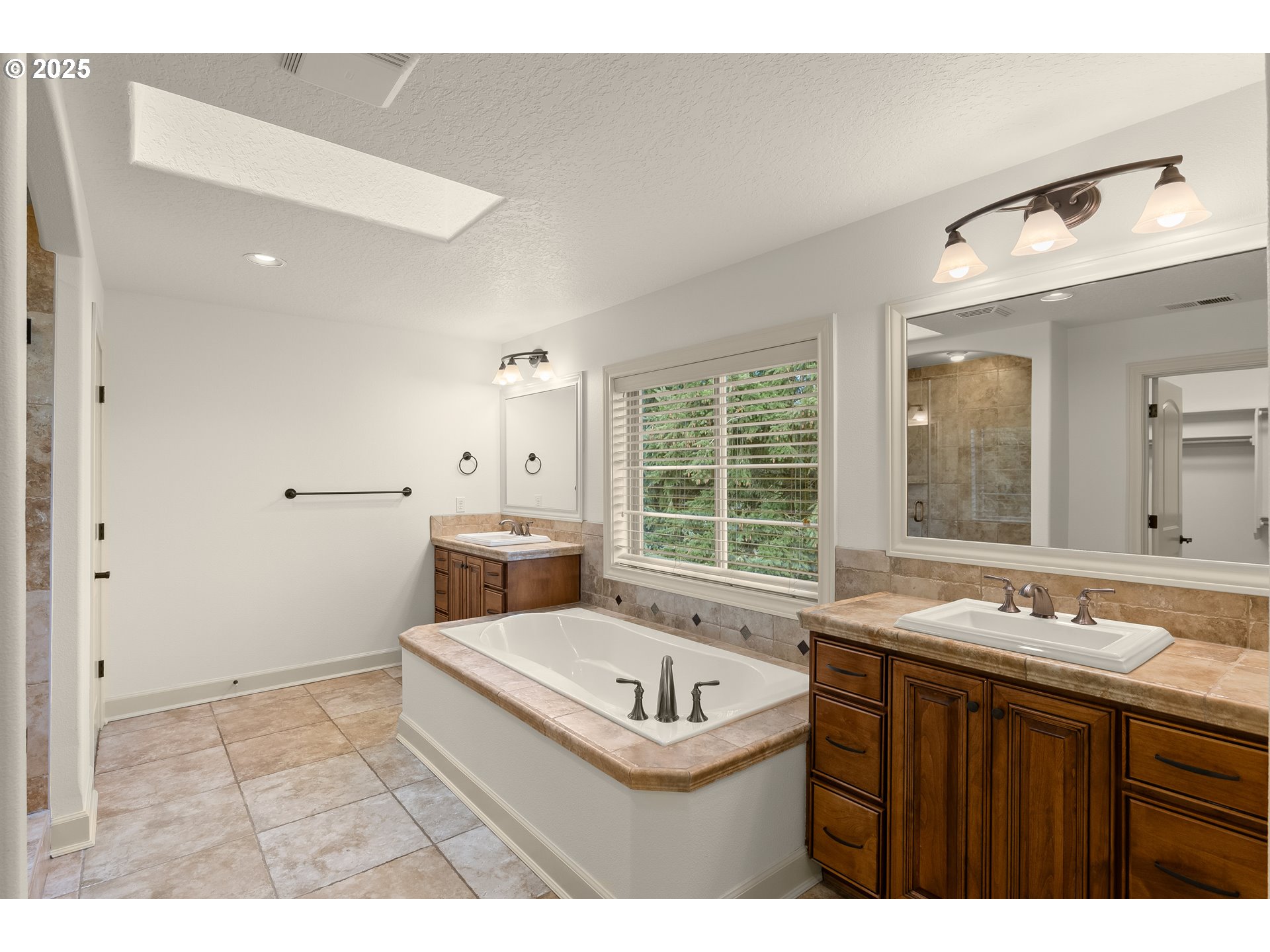 16998 SW RICHEN PARK CIR