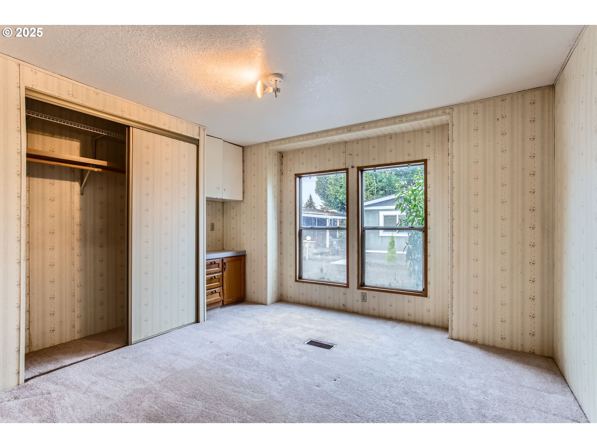 18485 SW PACIFIC DR 105, Tualatin Unit: 105