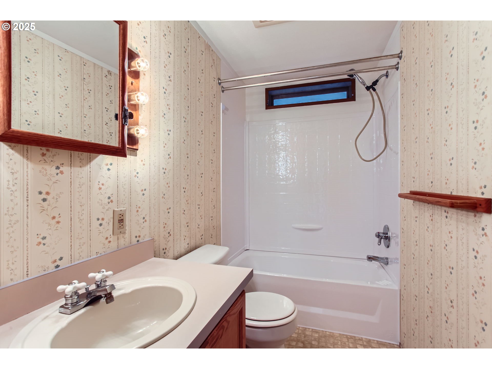 18485 SW PACIFIC DR 105, Tualatin Unit: 105