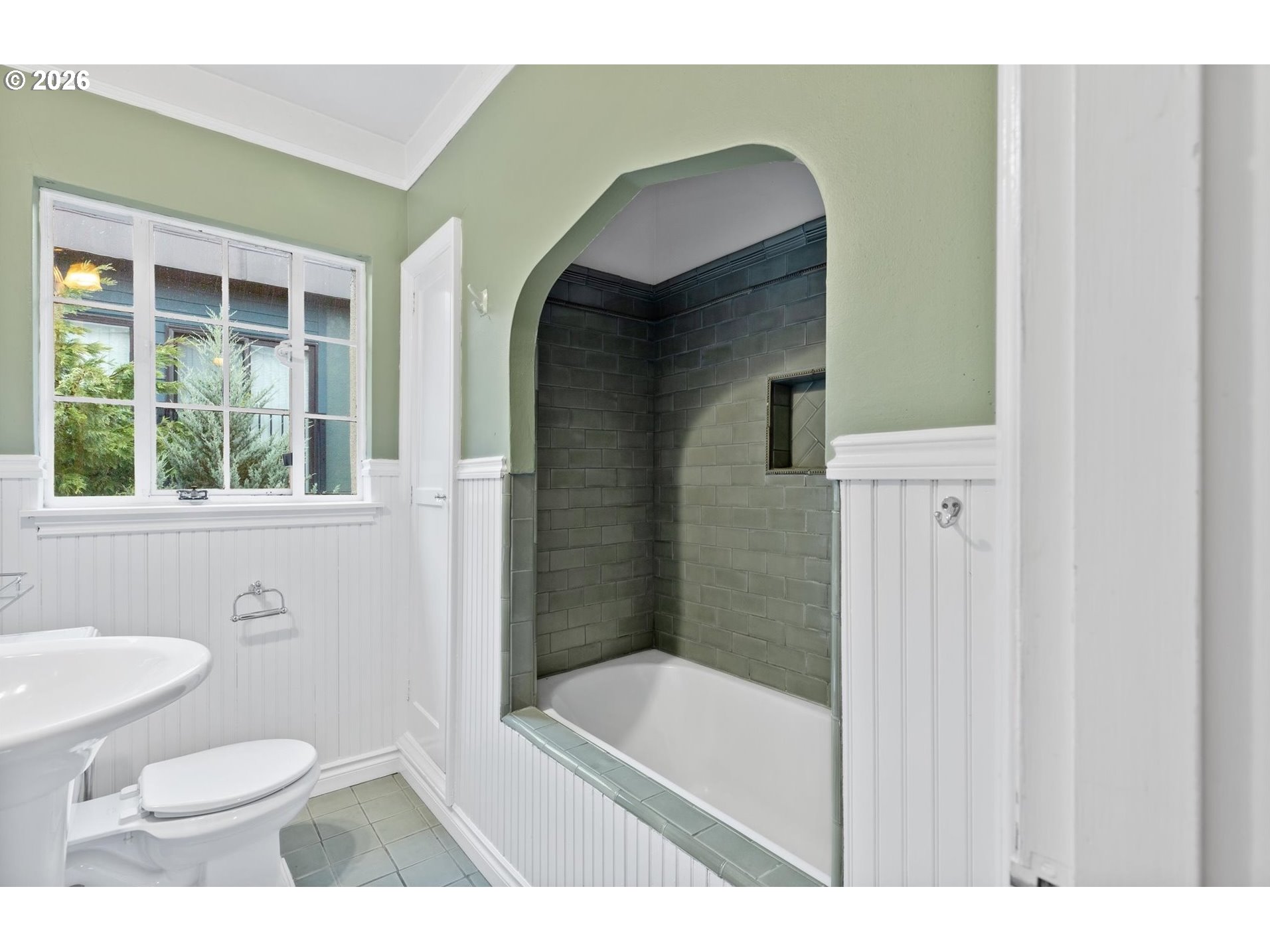 2325 NE FLANDERS ST 6