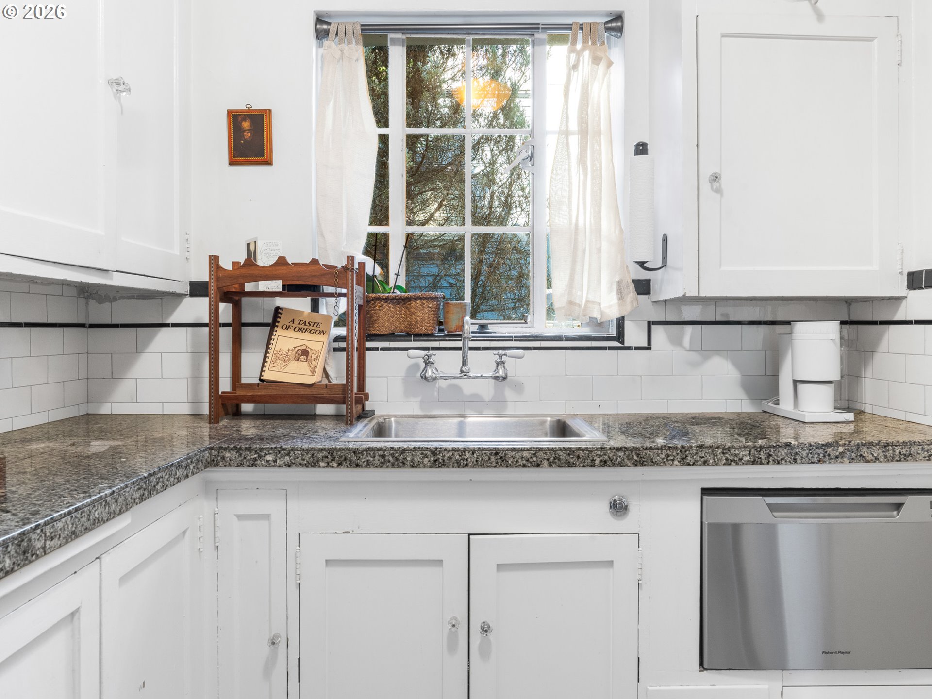 2325 NE FLANDERS ST 6