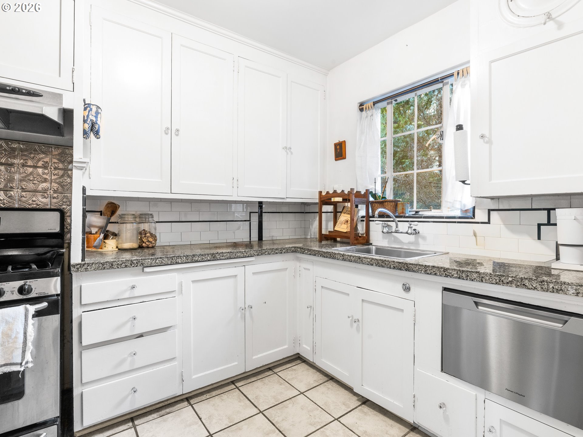 2325 NE FLANDERS ST 6