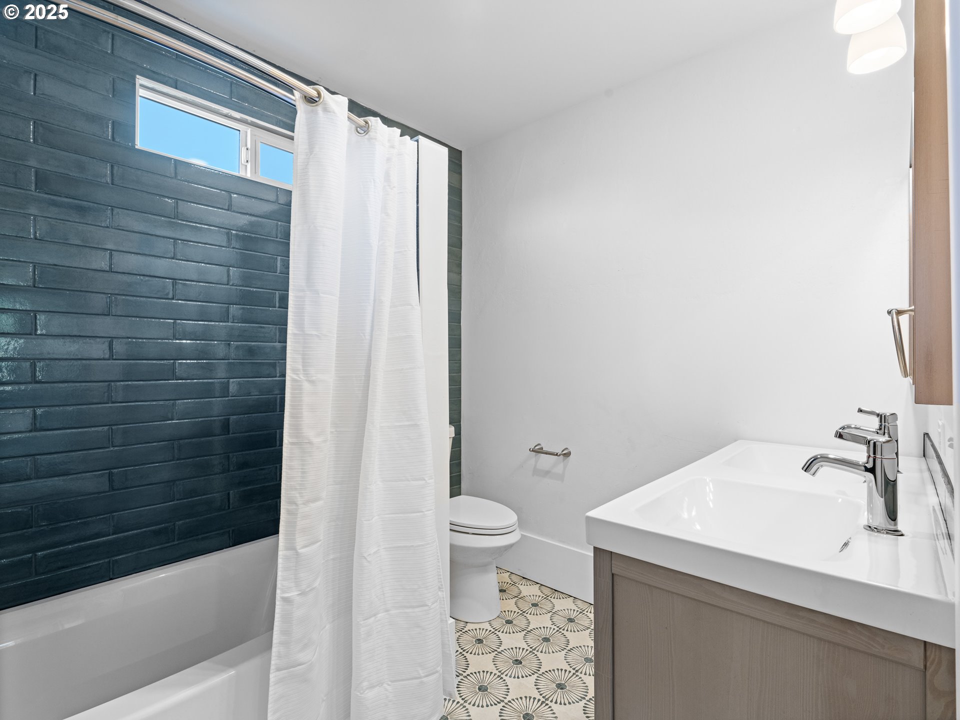 3818 SE Morrison ST, Portland