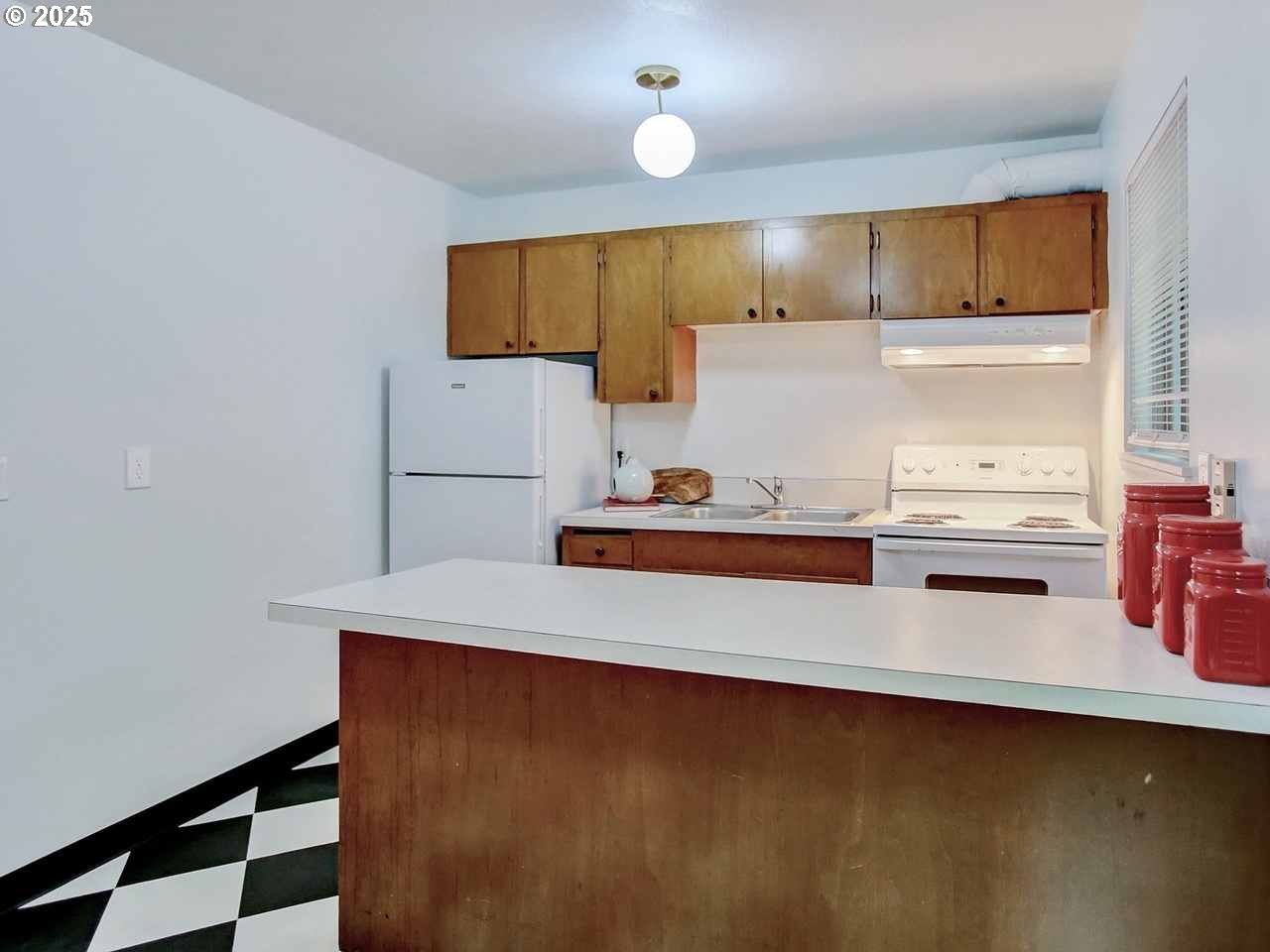 705 SE 27TH AVE, Portland