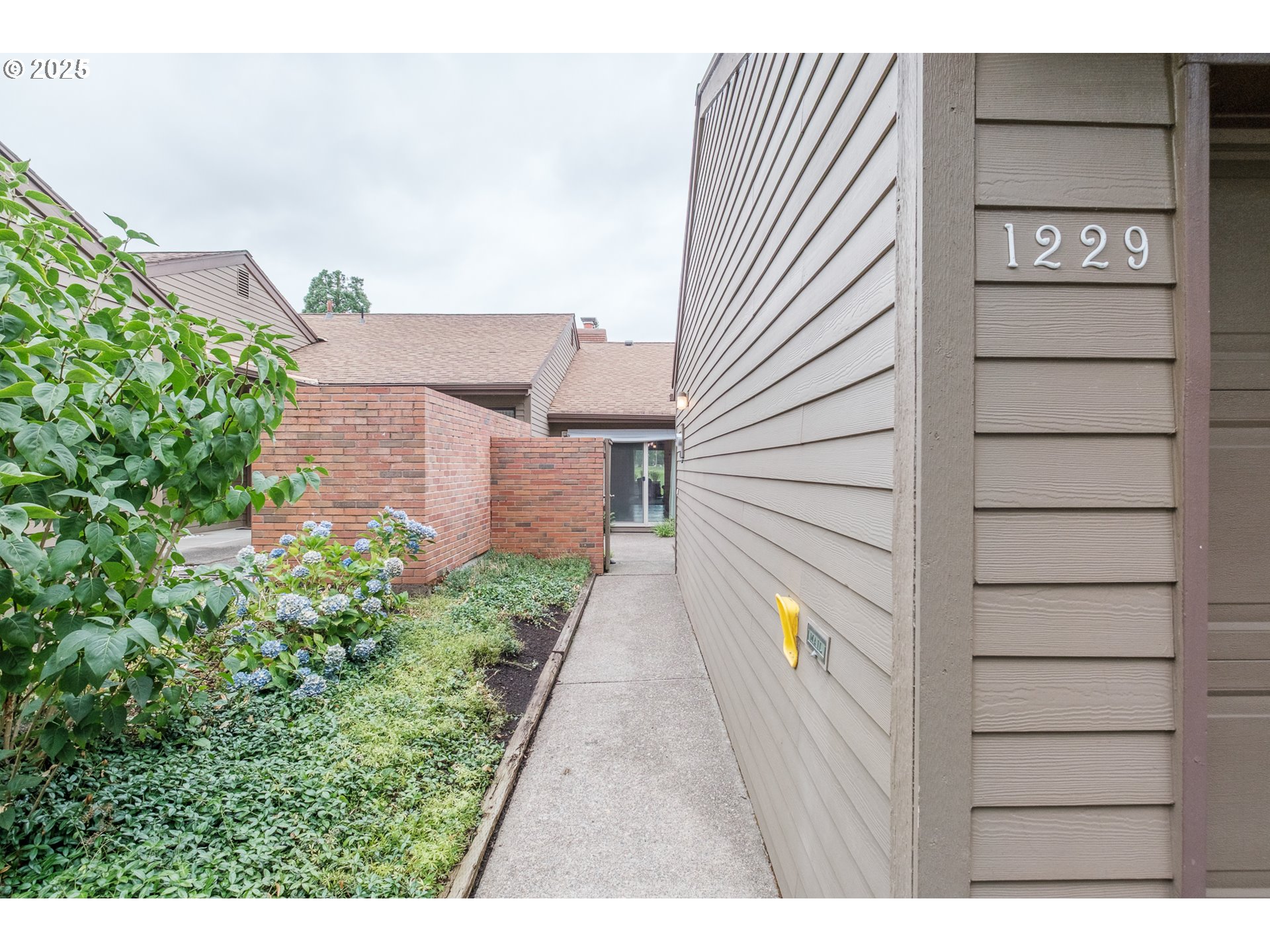 1229 NW MICHELBOOK LN, McMinnville