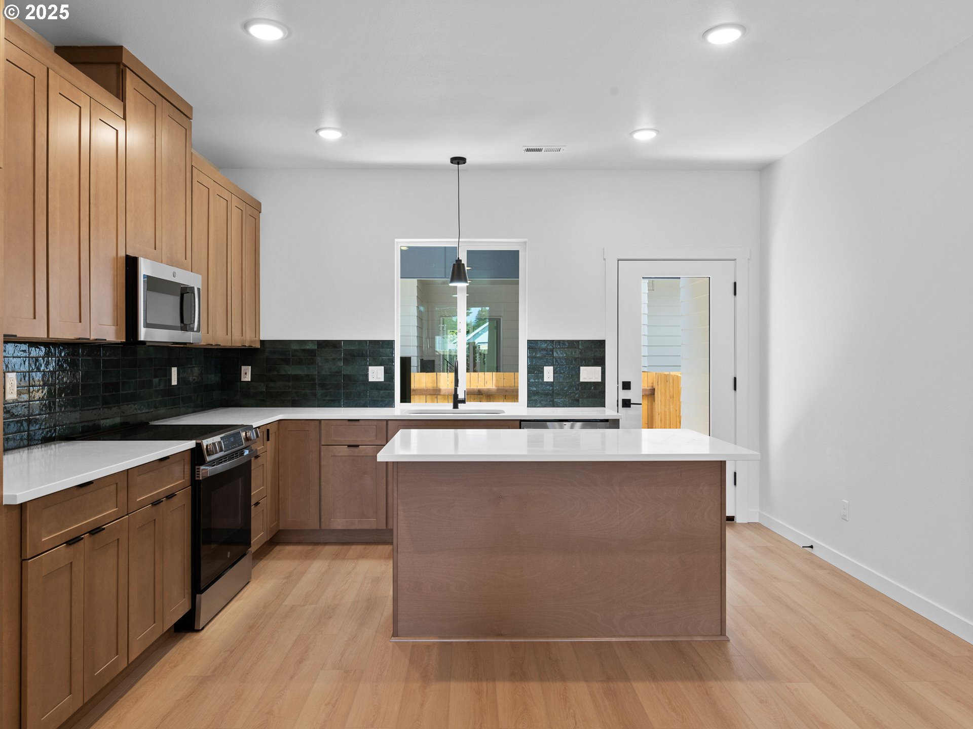 7191 SE Crystal Springs BLVD 9, Portland Unit: 9