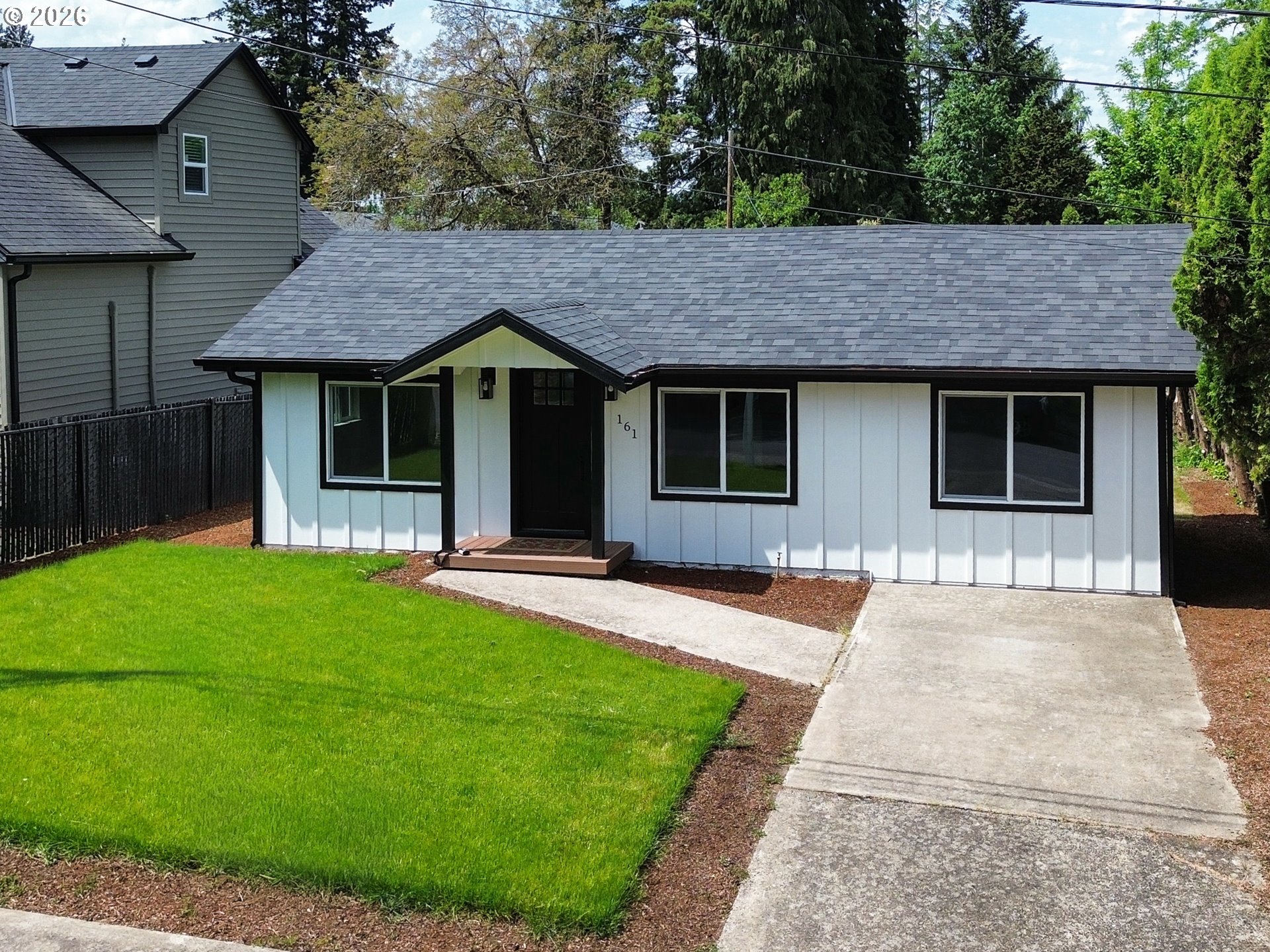 161 NW FREEMAN AVE