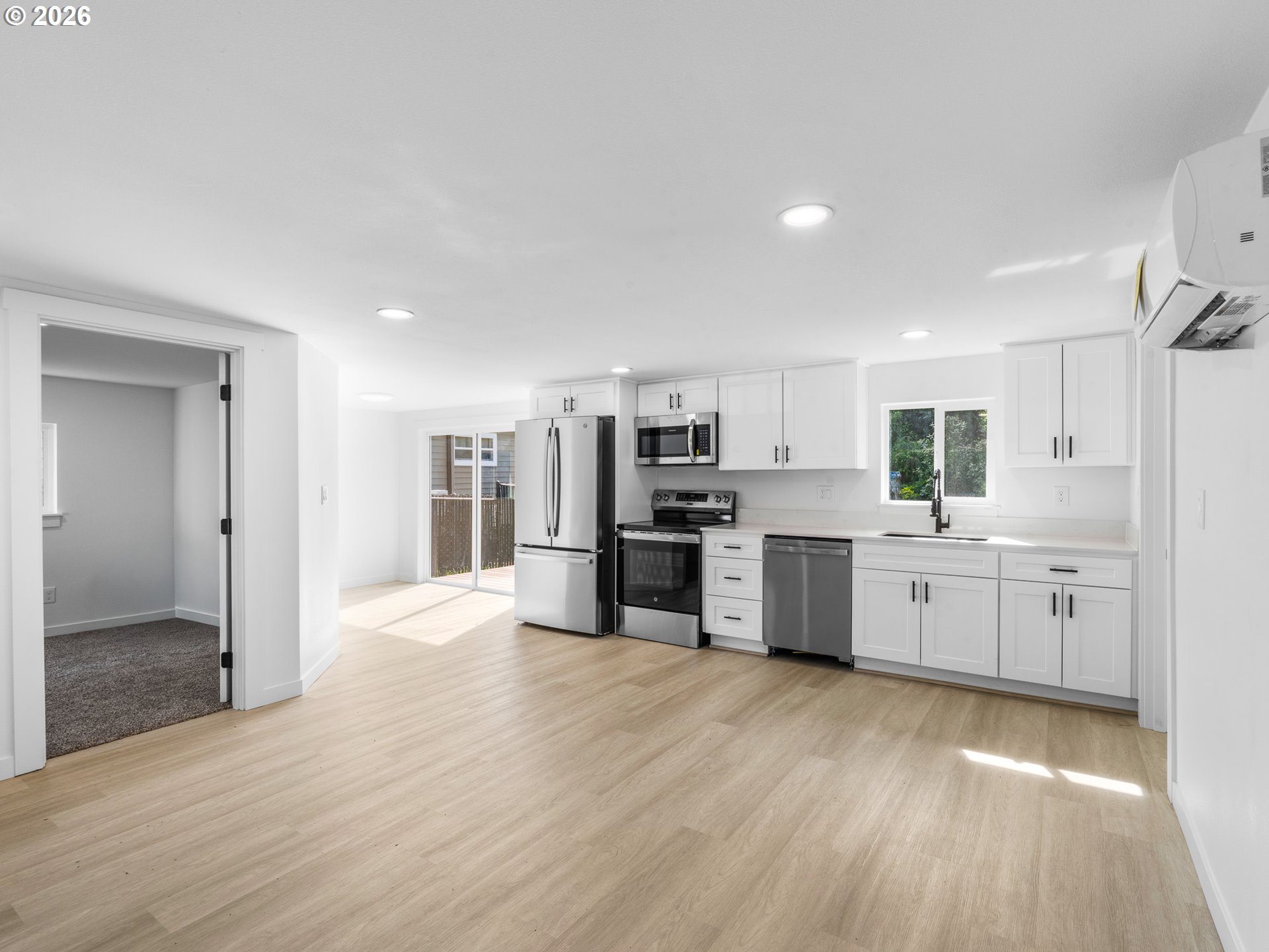 161 NW FREEMAN AVE