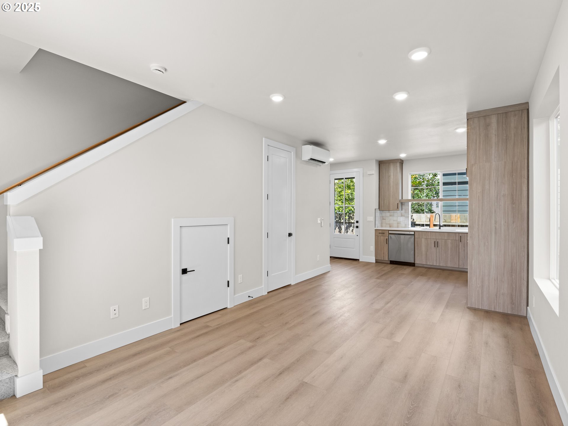 1580 NE 52nd AVE 4