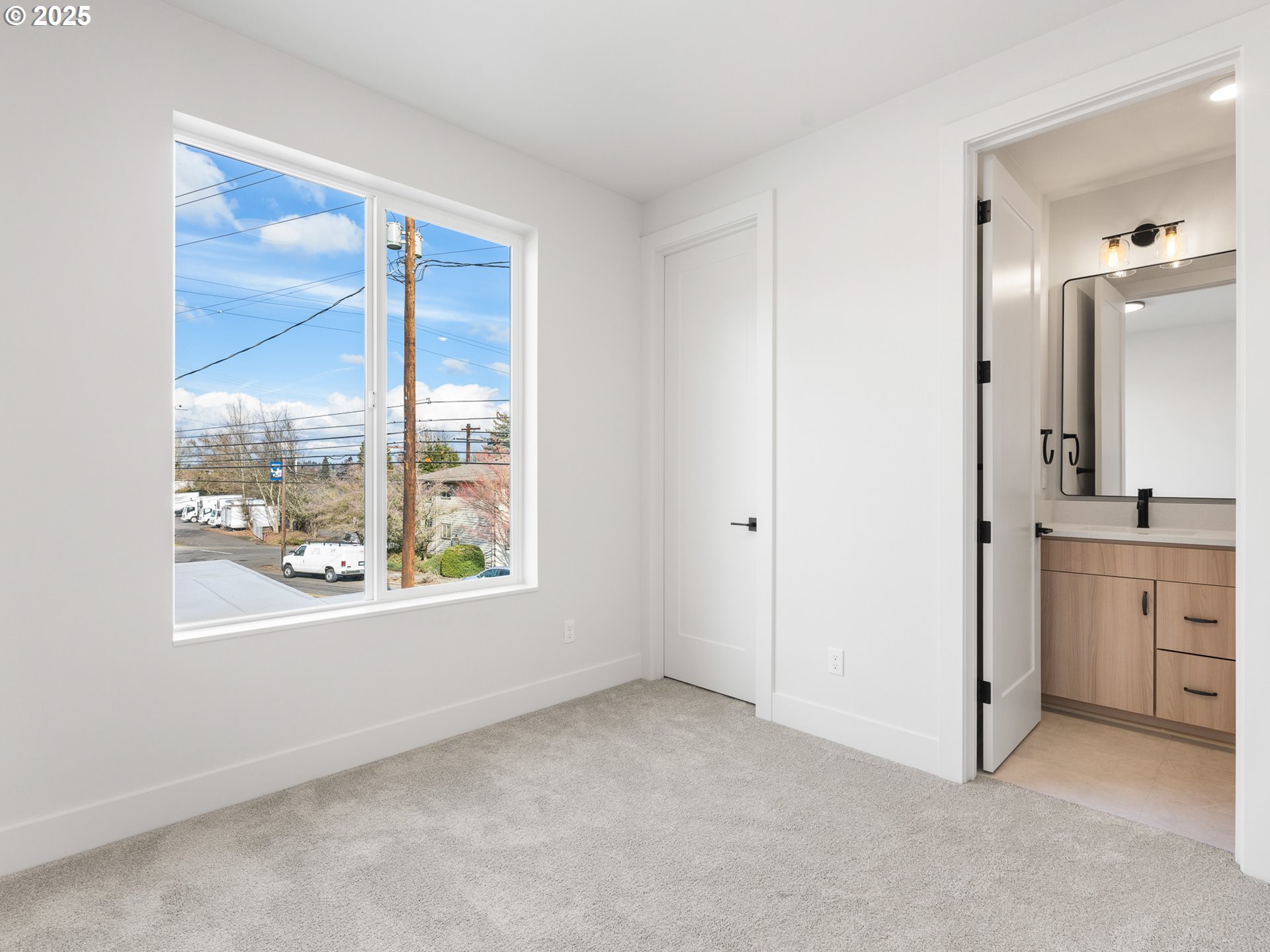 4073 SE Milwaukie AVE 2, Portland Unit: 2