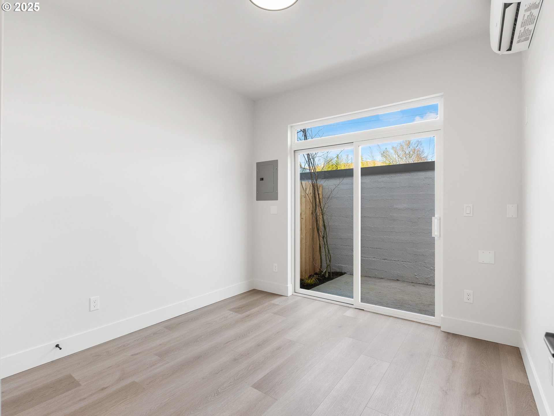 4073 SE Milwaukie AVE 2, Portland Unit: 2