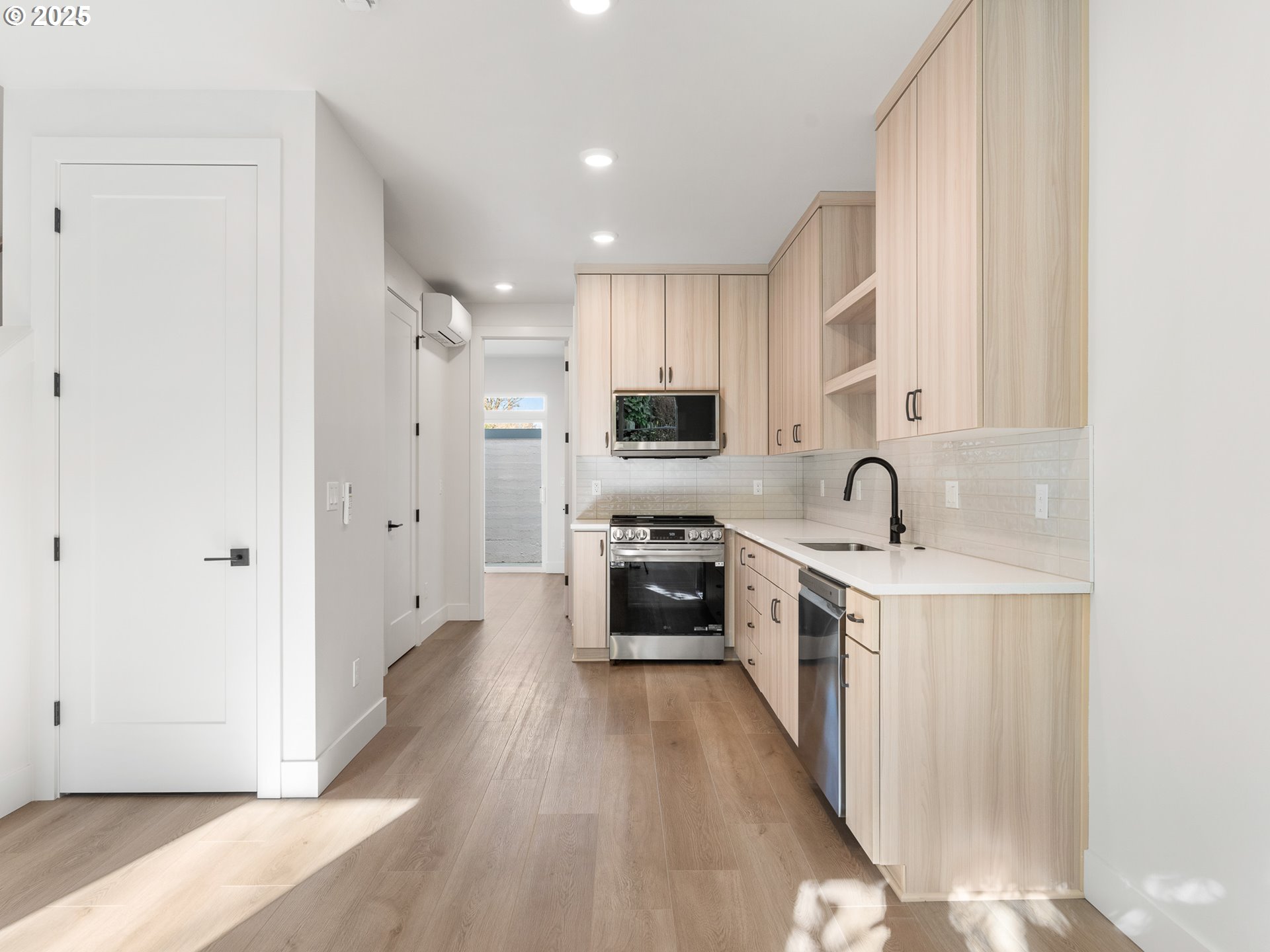 4073 SE Milwaukie AVE 2, Portland Unit: 2