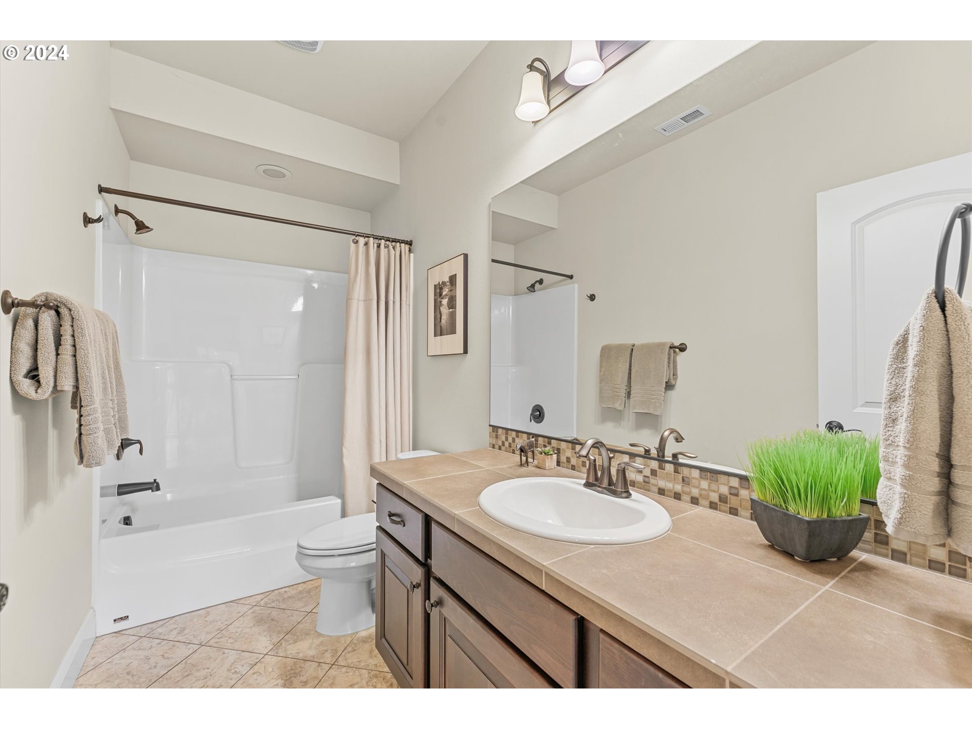 1234 SW FOREST GLEN DR, McMinnville