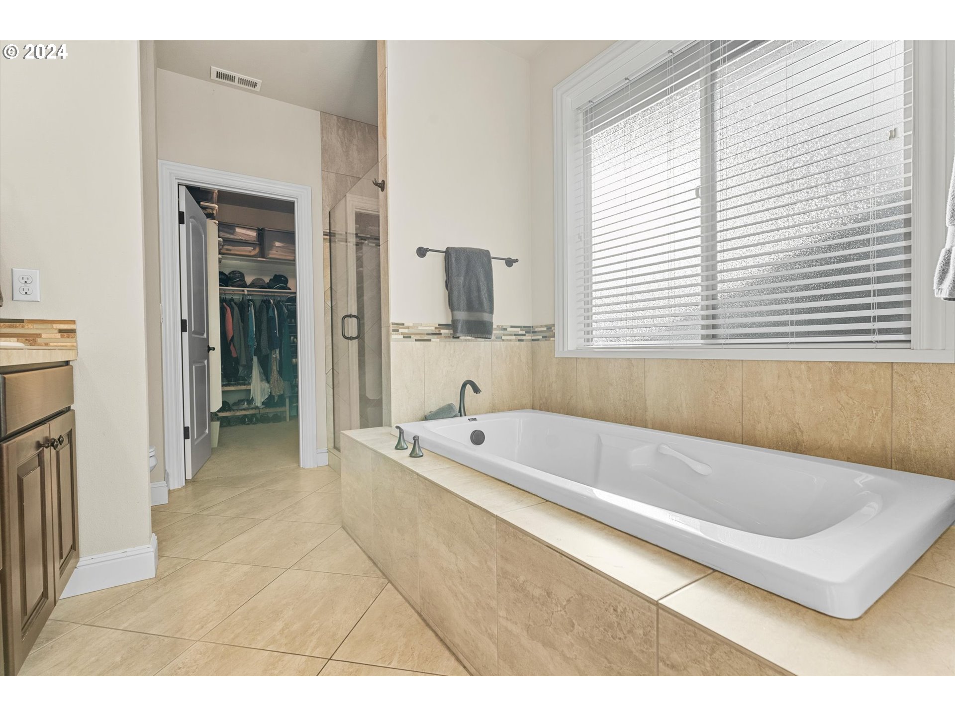 1234 SW FOREST GLEN DR, McMinnville