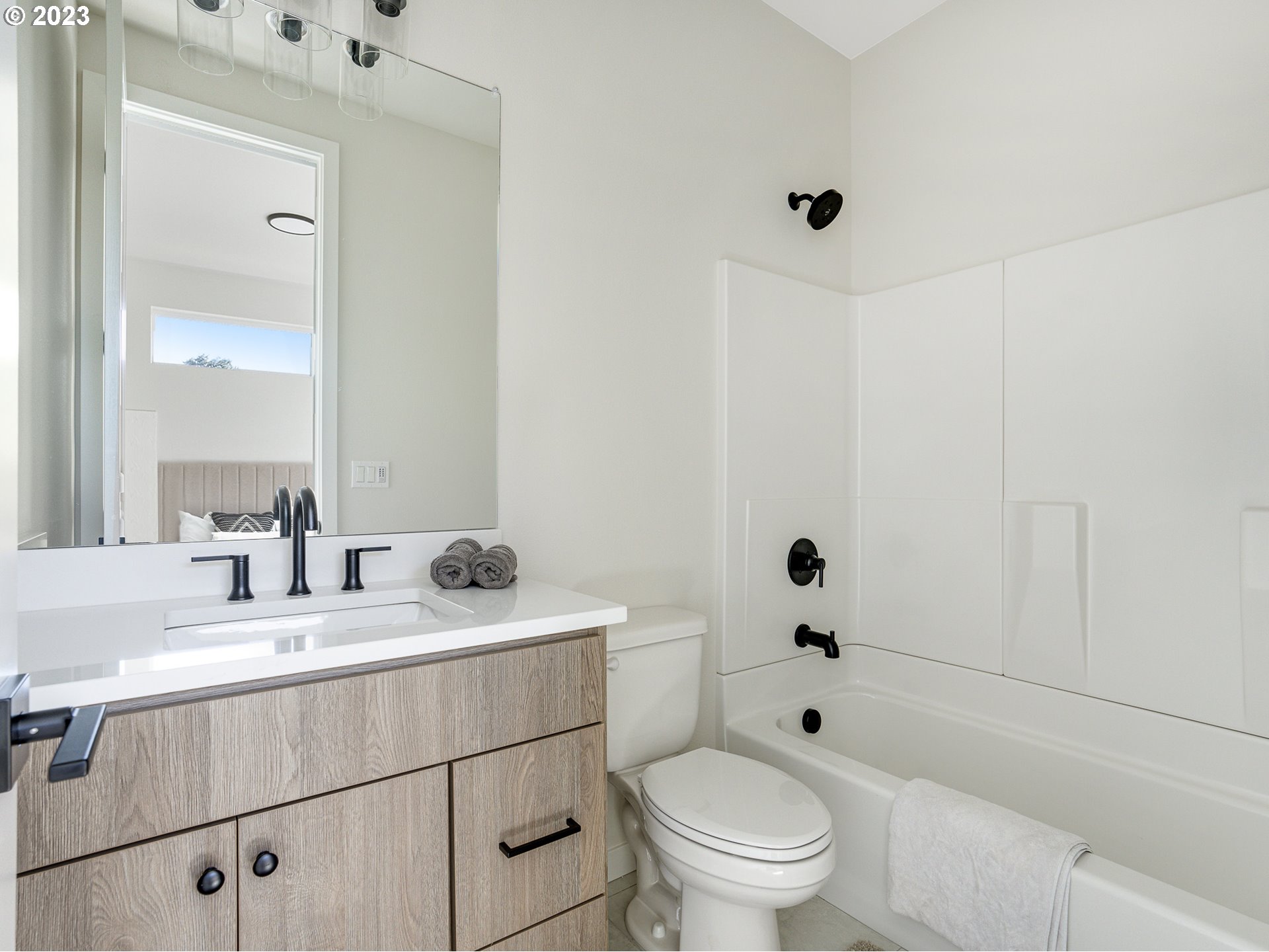 8823 N Endicott AVE 1