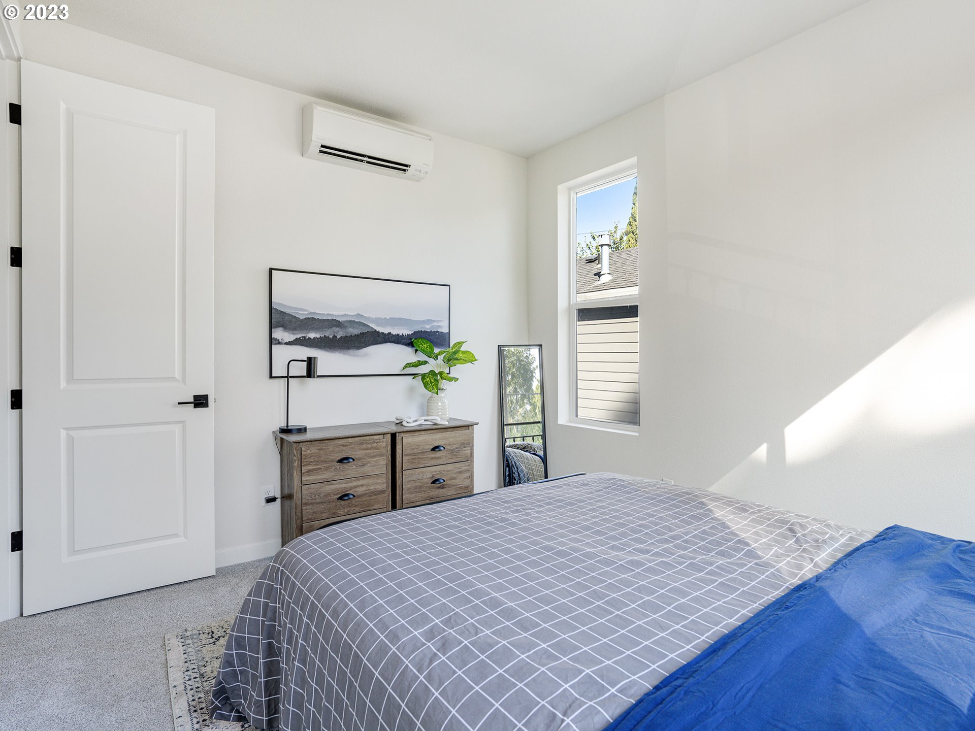 8823 N Endicott AVE 1