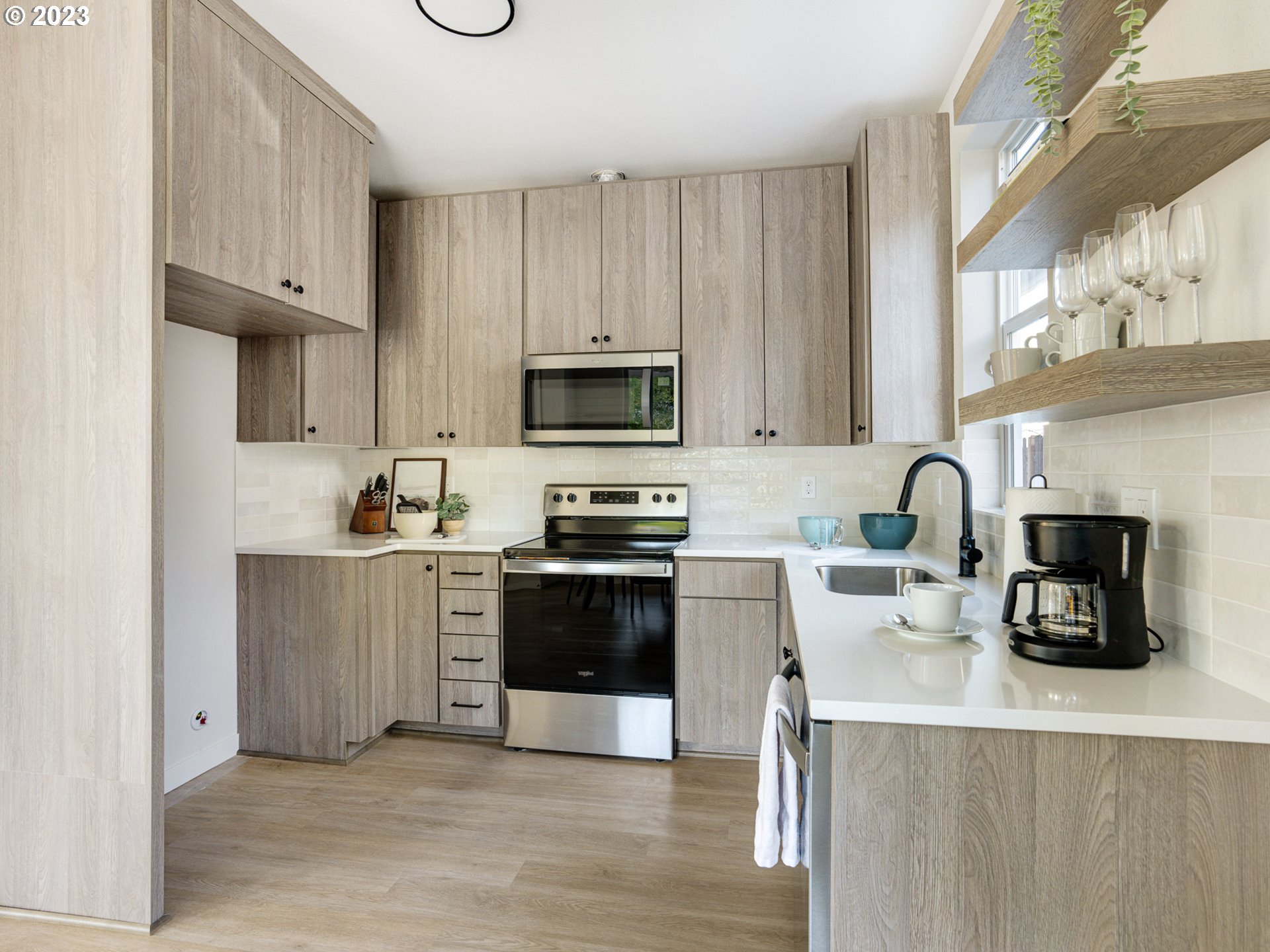 8823 N Endicott AVE 1