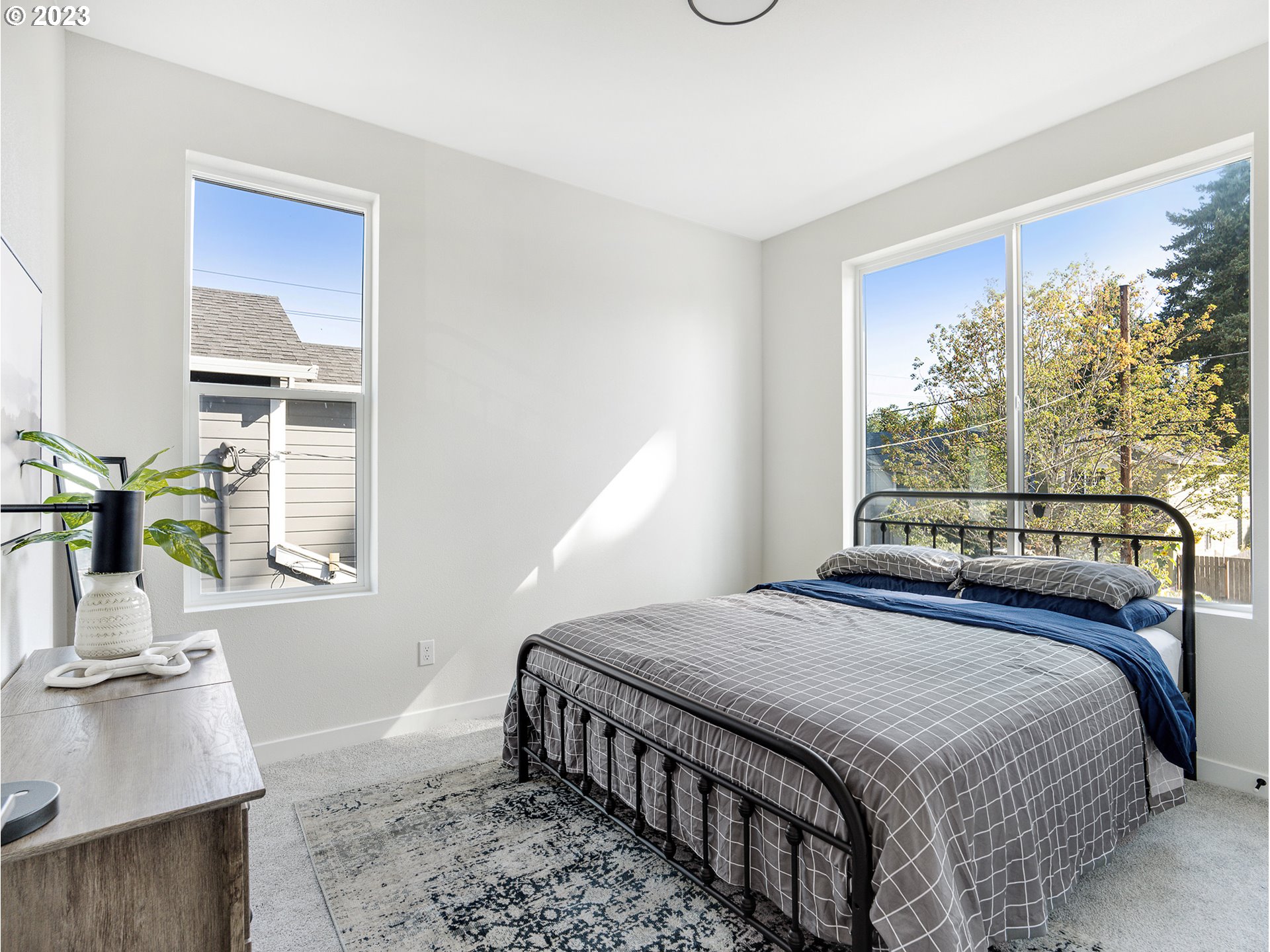 8823 N Endicott AVE 1