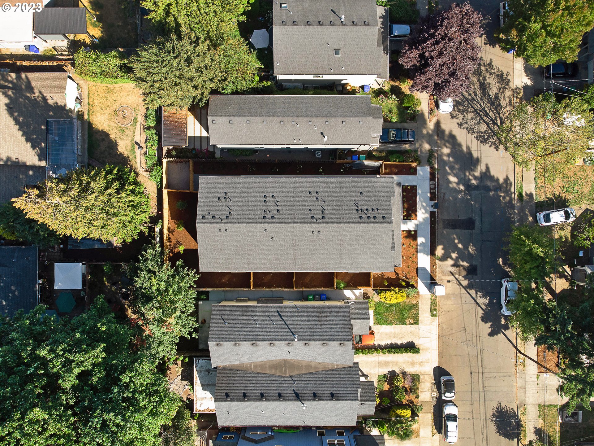 8823 N Endicott AVE 1