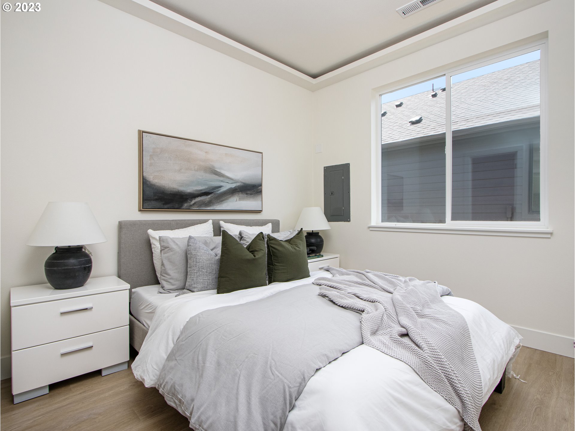 7513 N Clarendon AVE 1