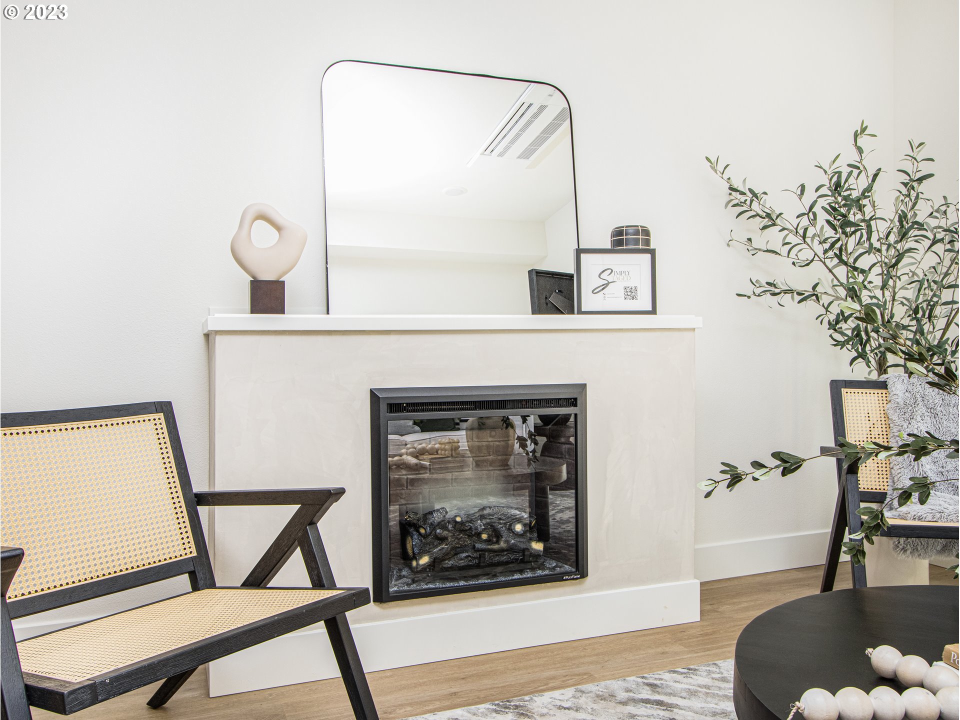 7513 N Clarendon AVE 1