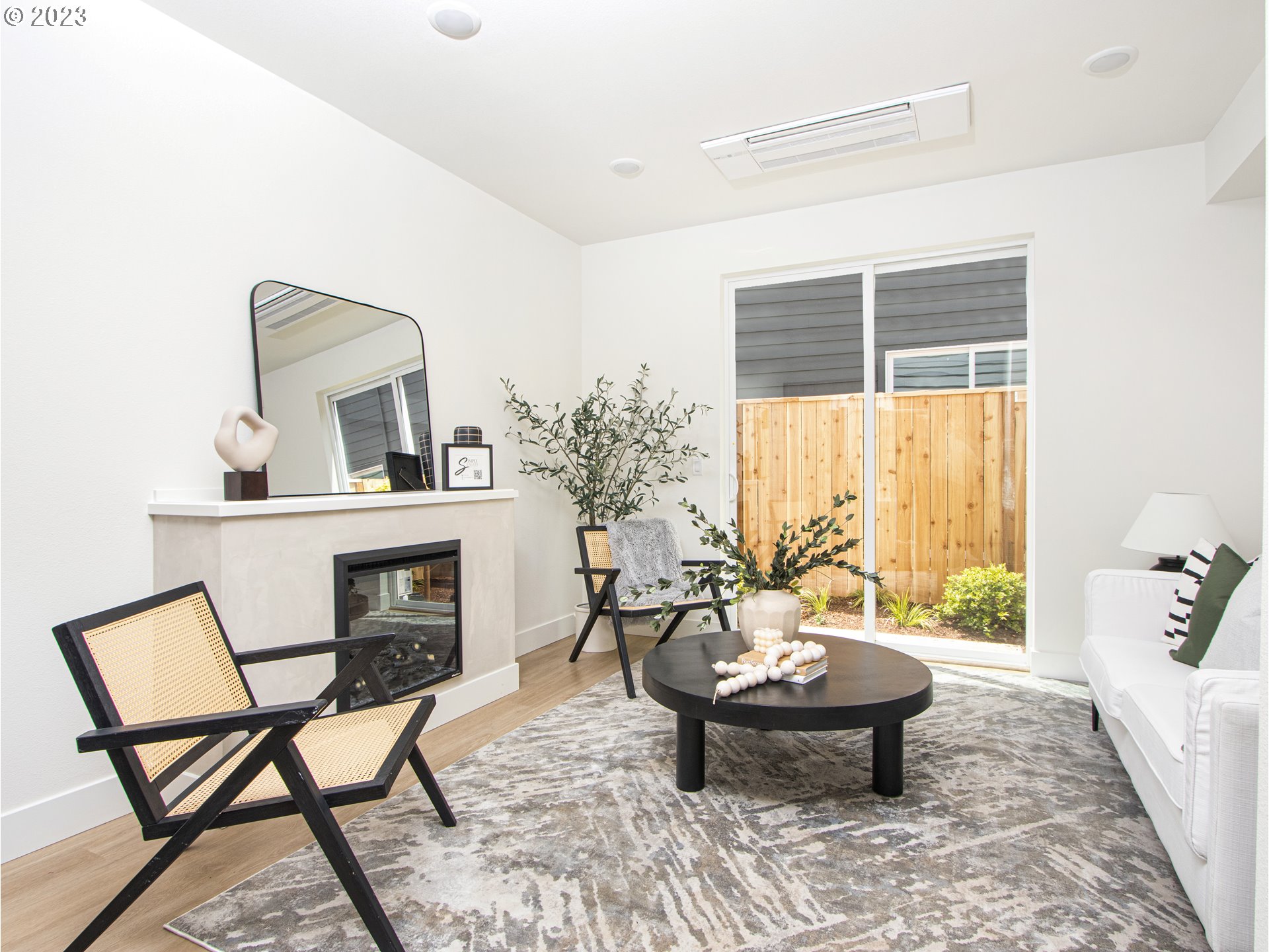 7513 N Clarendon AVE 1