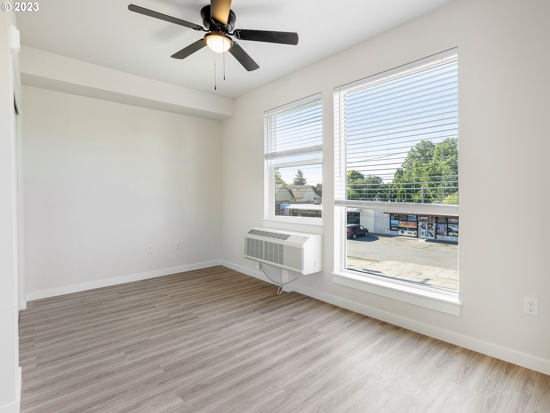 4738 SE BELMONT ST, Portland